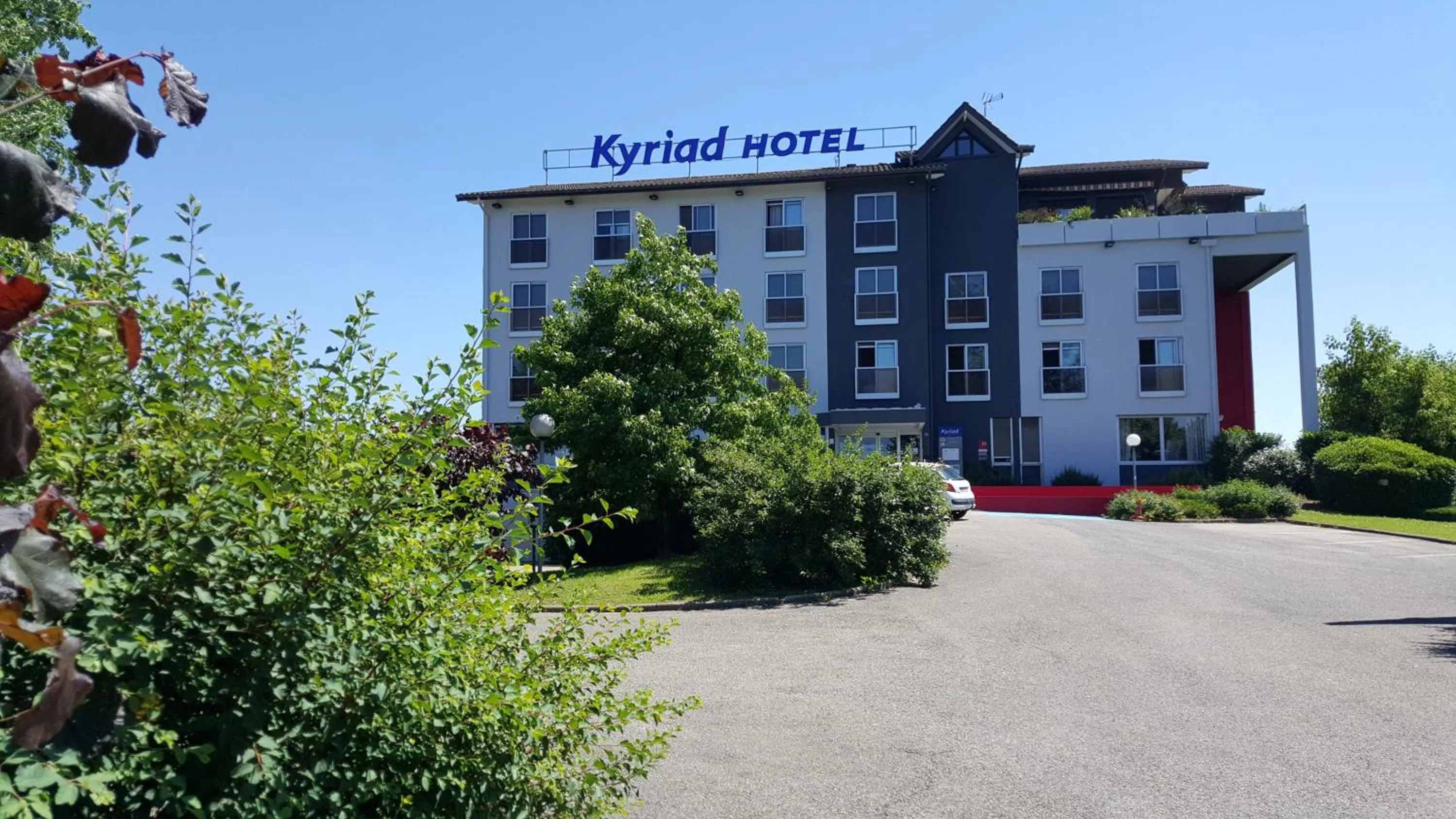 Facade/entrance, Property Building in Kyriad Bourg En Bresse