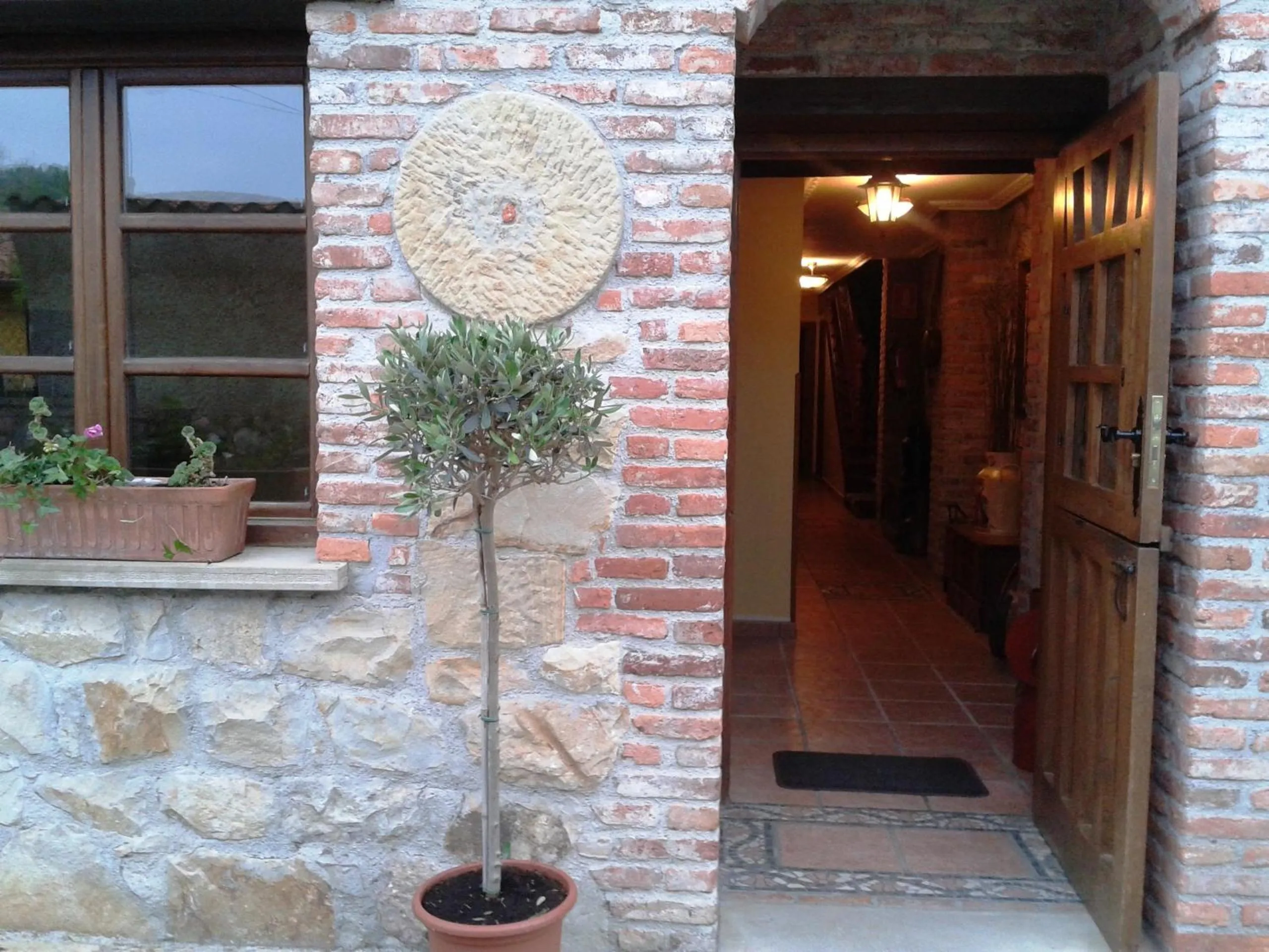 Facade/entrance in Hotel Rural El Espino