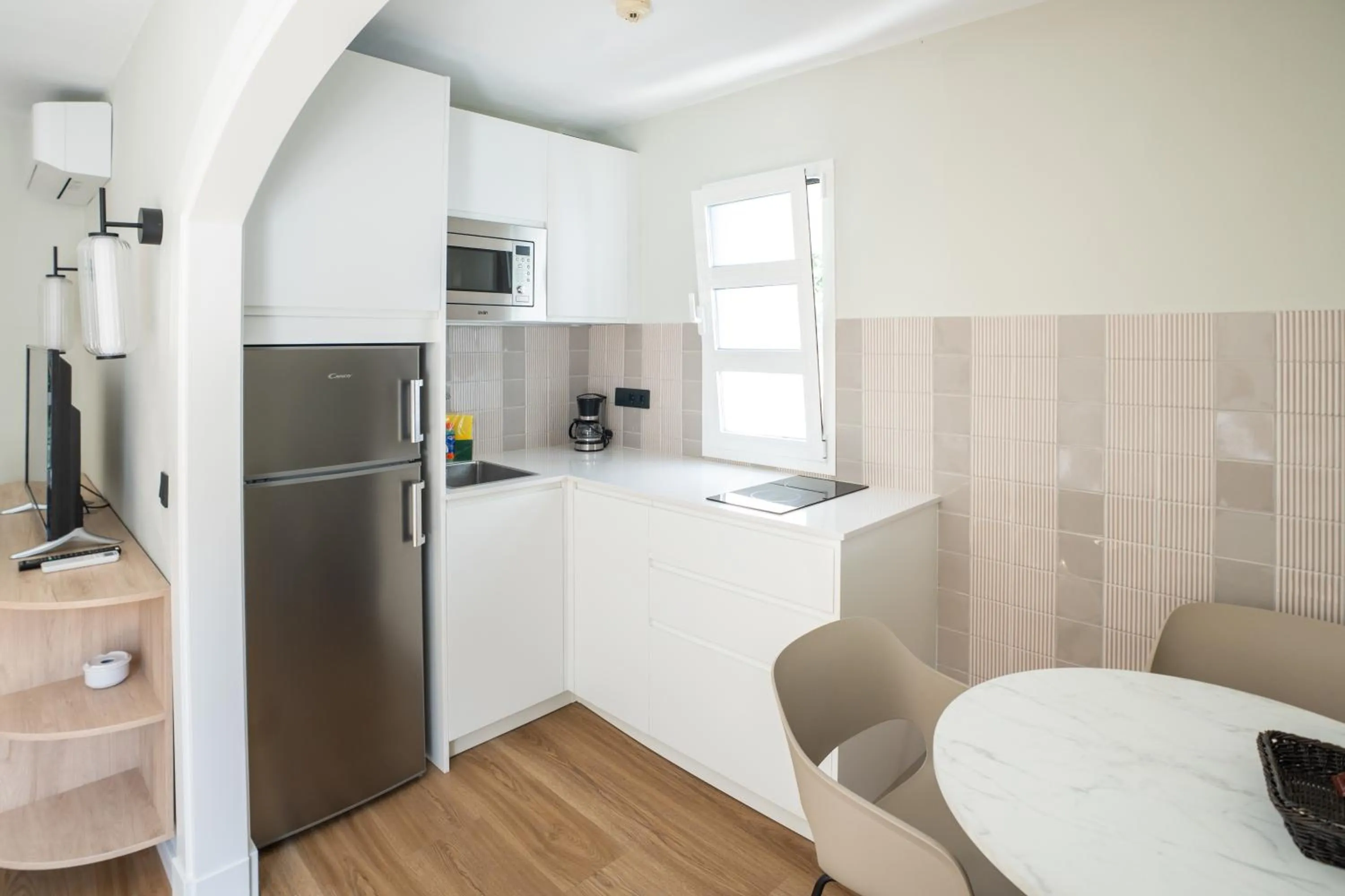 Kitchen or kitchenette in Apartamentos LIVVO Puerto de Mogán