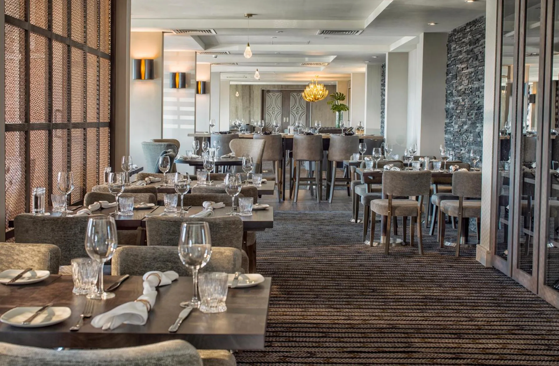 Restaurant/places to eat in Boulevard Hotel