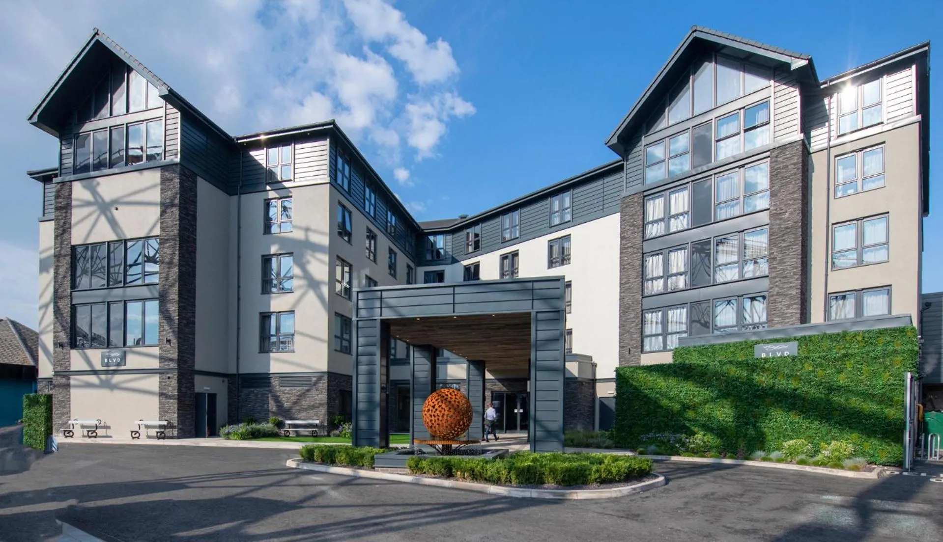 Facade/entrance in Boulevard Hotel