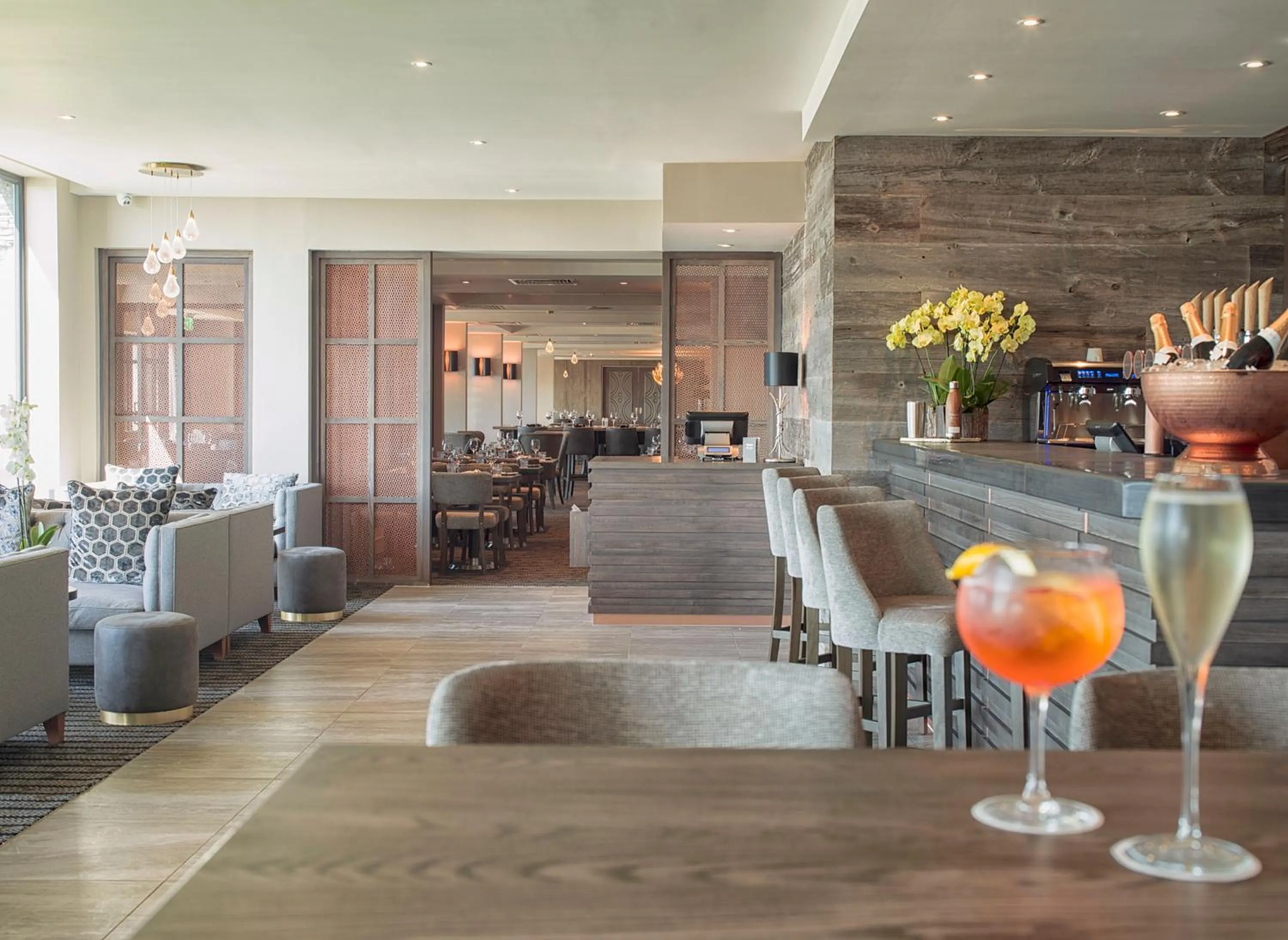 Restaurant/places to eat in Boulevard Hotel