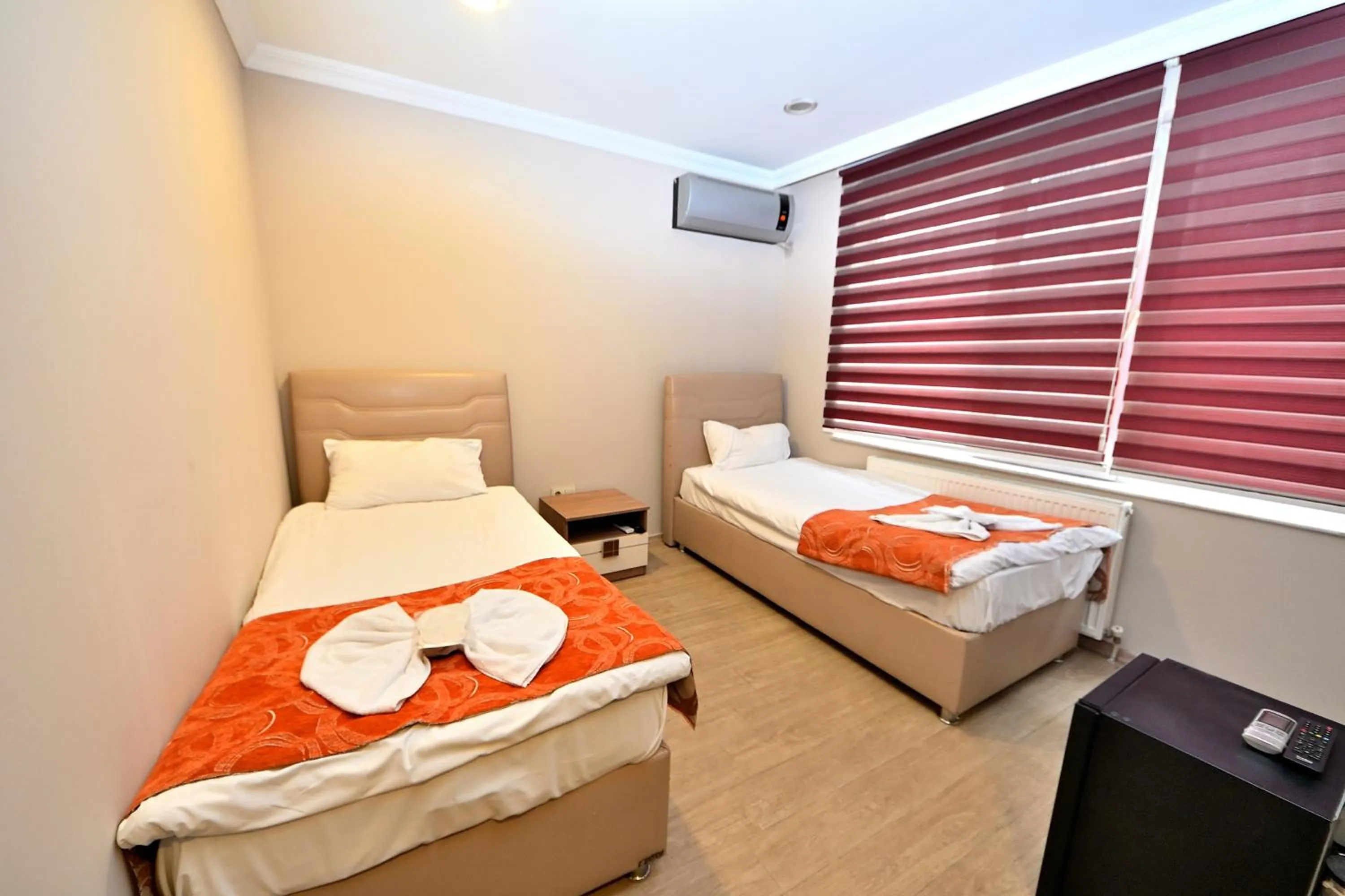 towels, Bed in Altınboynuz Family Hotel