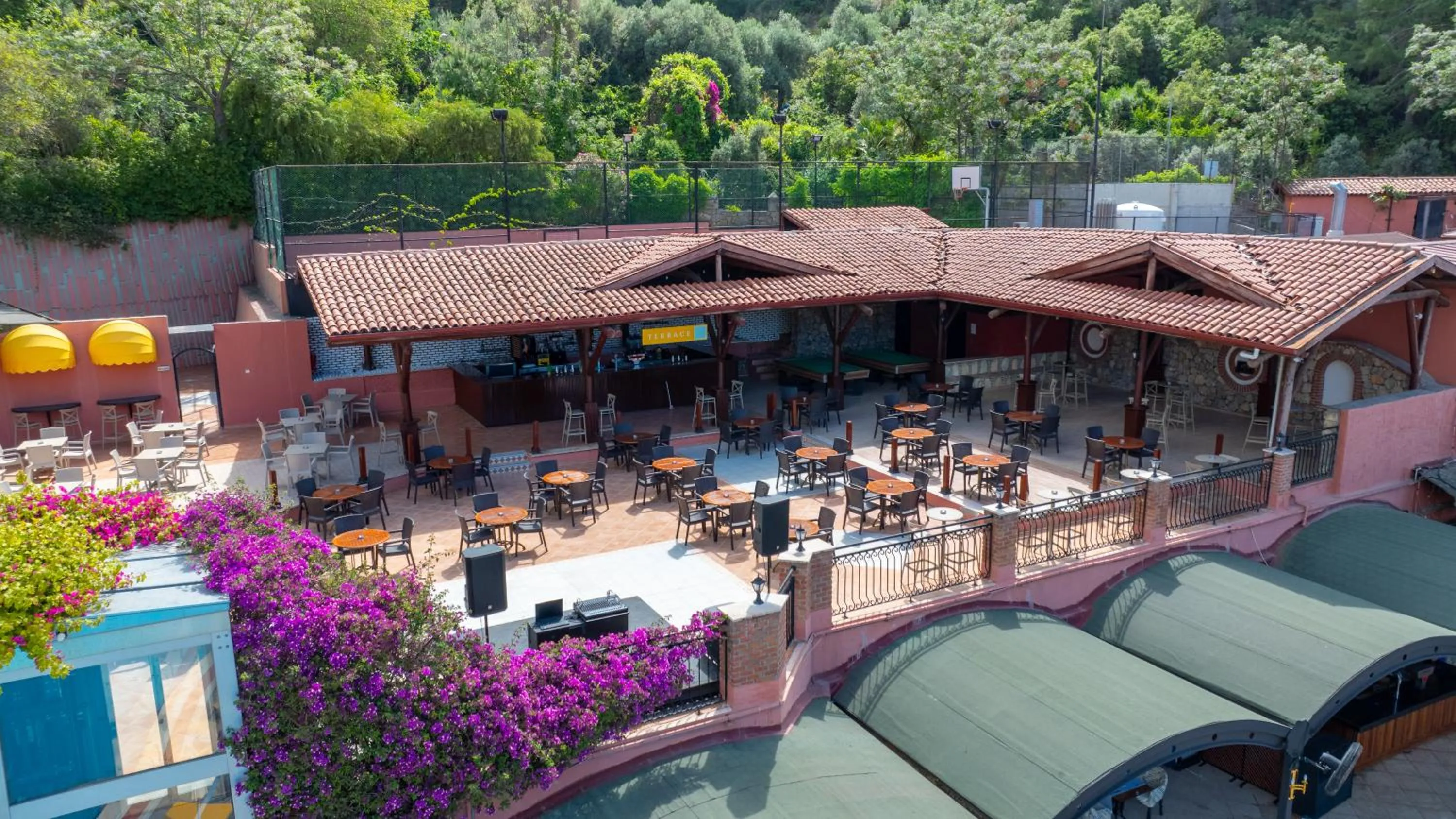 Lounge or bar in Sundia By Liberty Suncity