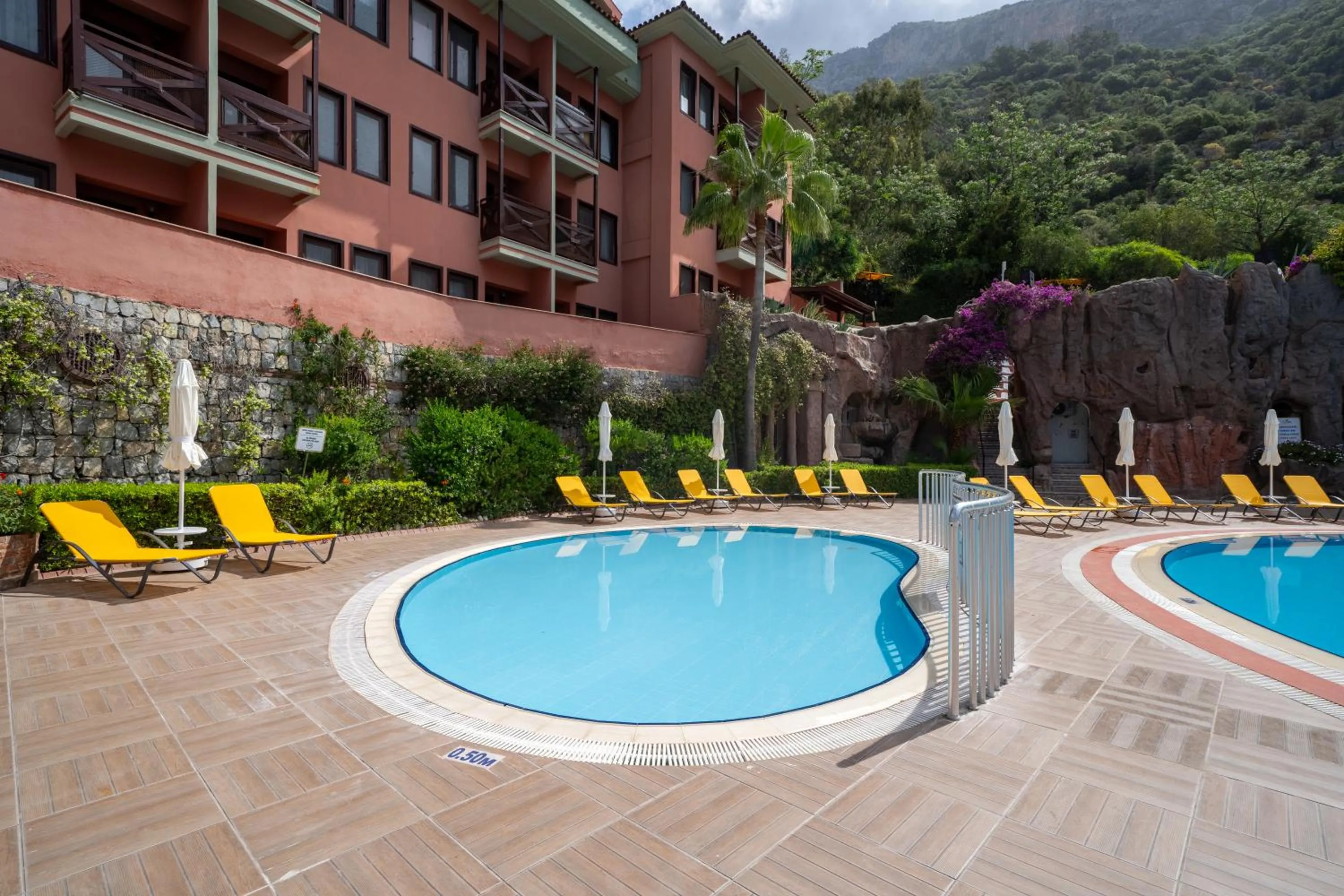 Swimming pool in Sundia By Liberty Suncity