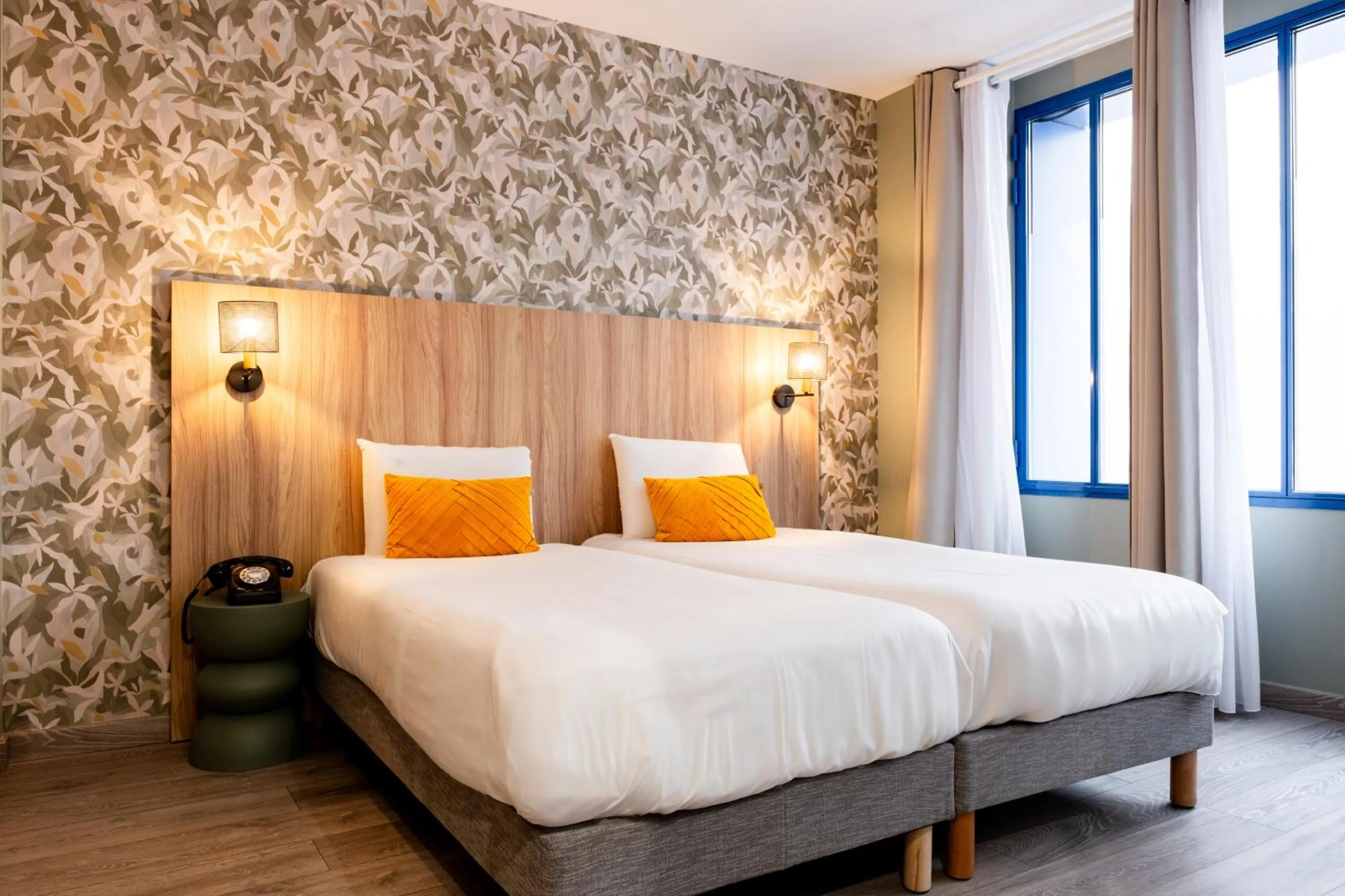 Bed in Kyriad Paris 10 - Canal Saint Martin - République