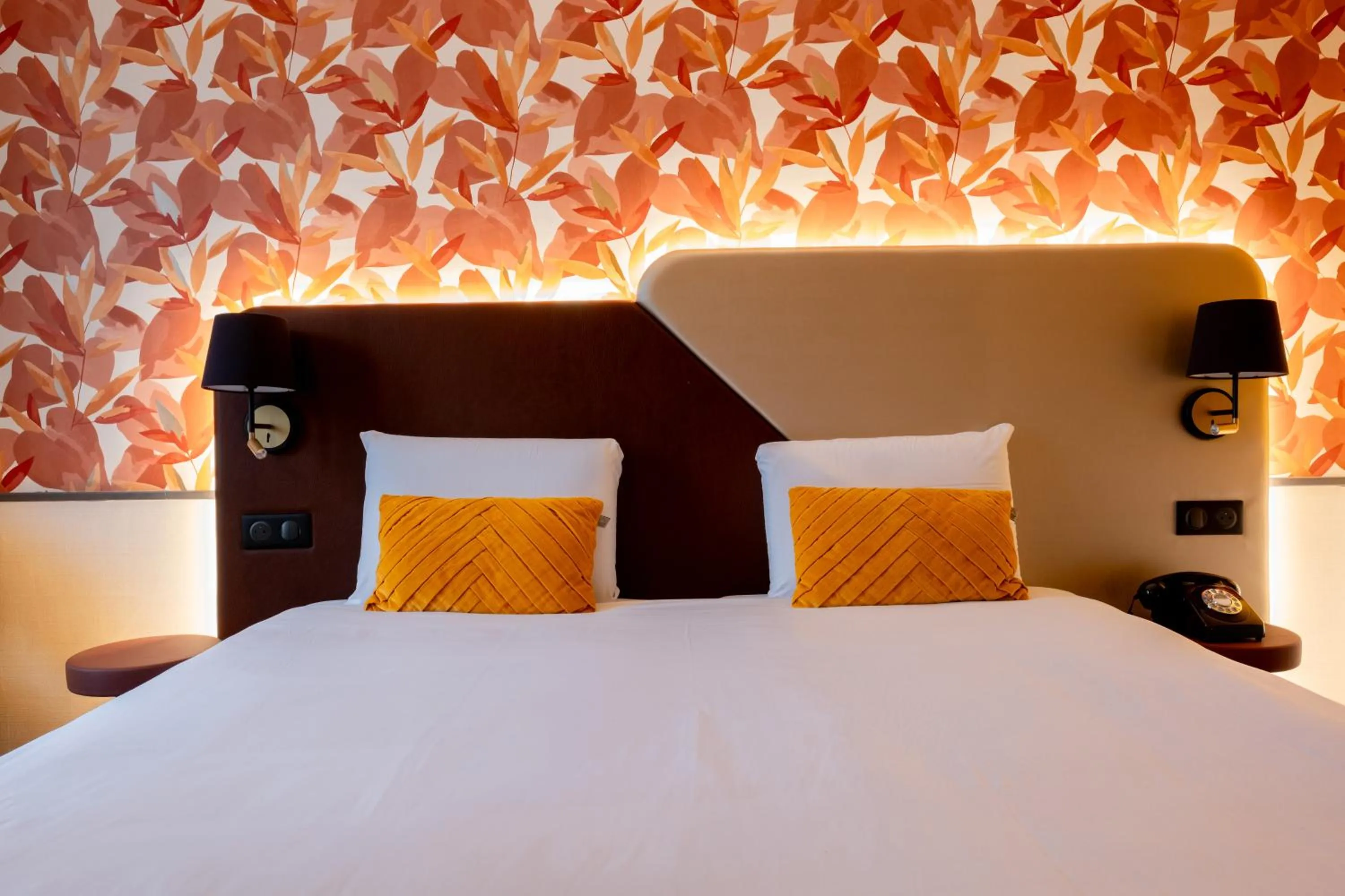 Bed in Kyriad Paris 10 - Canal Saint Martin - République