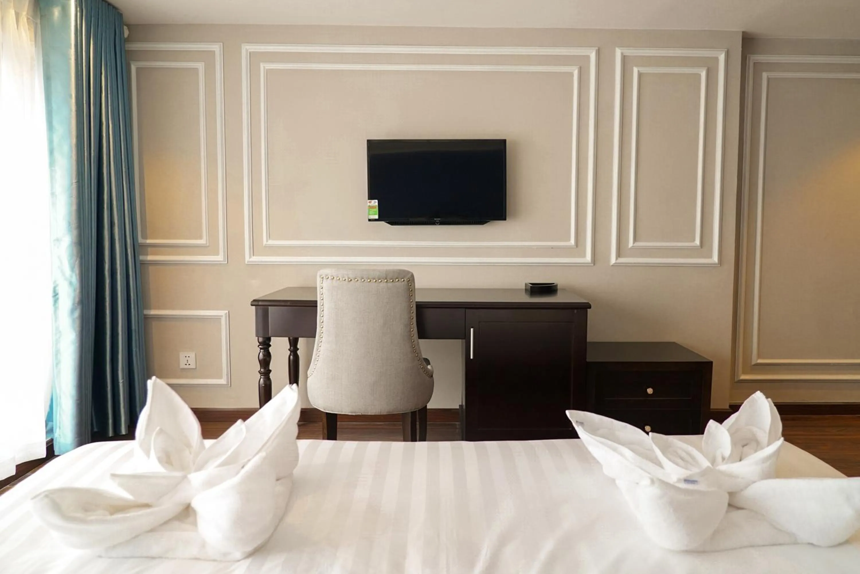 Bedroom, Bed in Hanoi La Castela Hotel