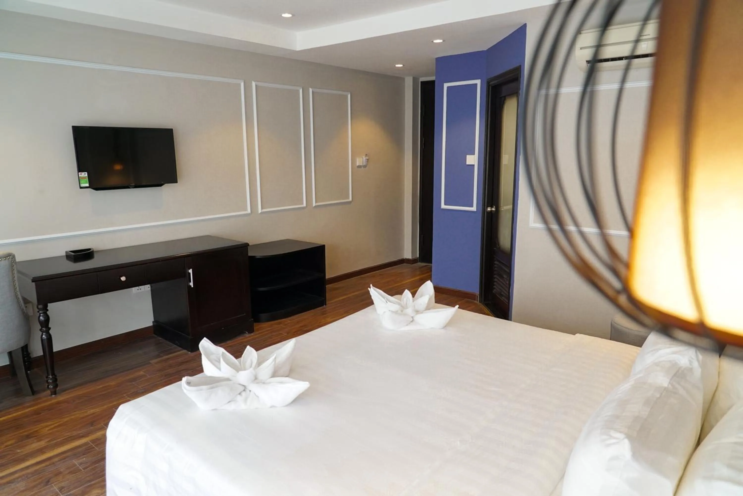 Bedroom, Bed in Hanoi La Castela Hotel