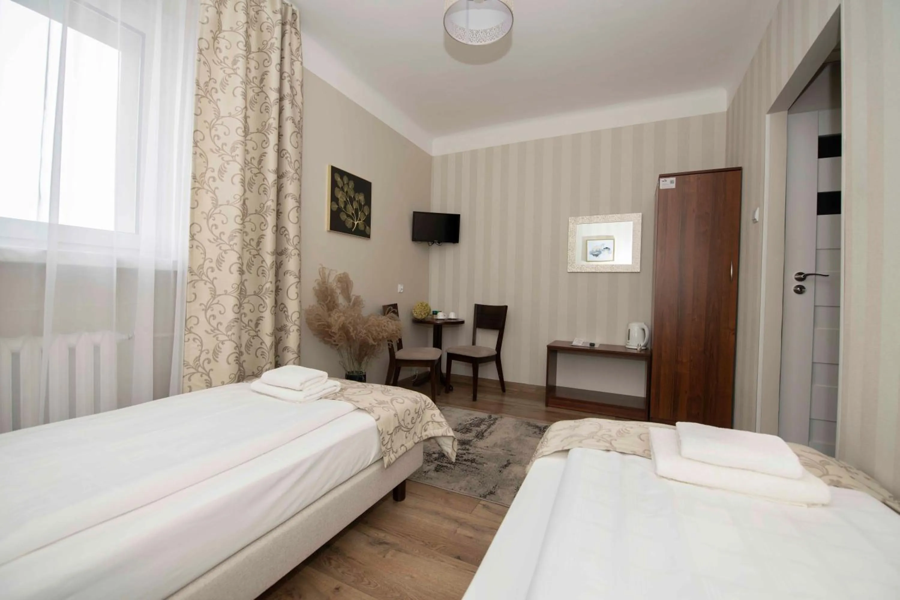 Seating area, Bed in Hotel Polonia