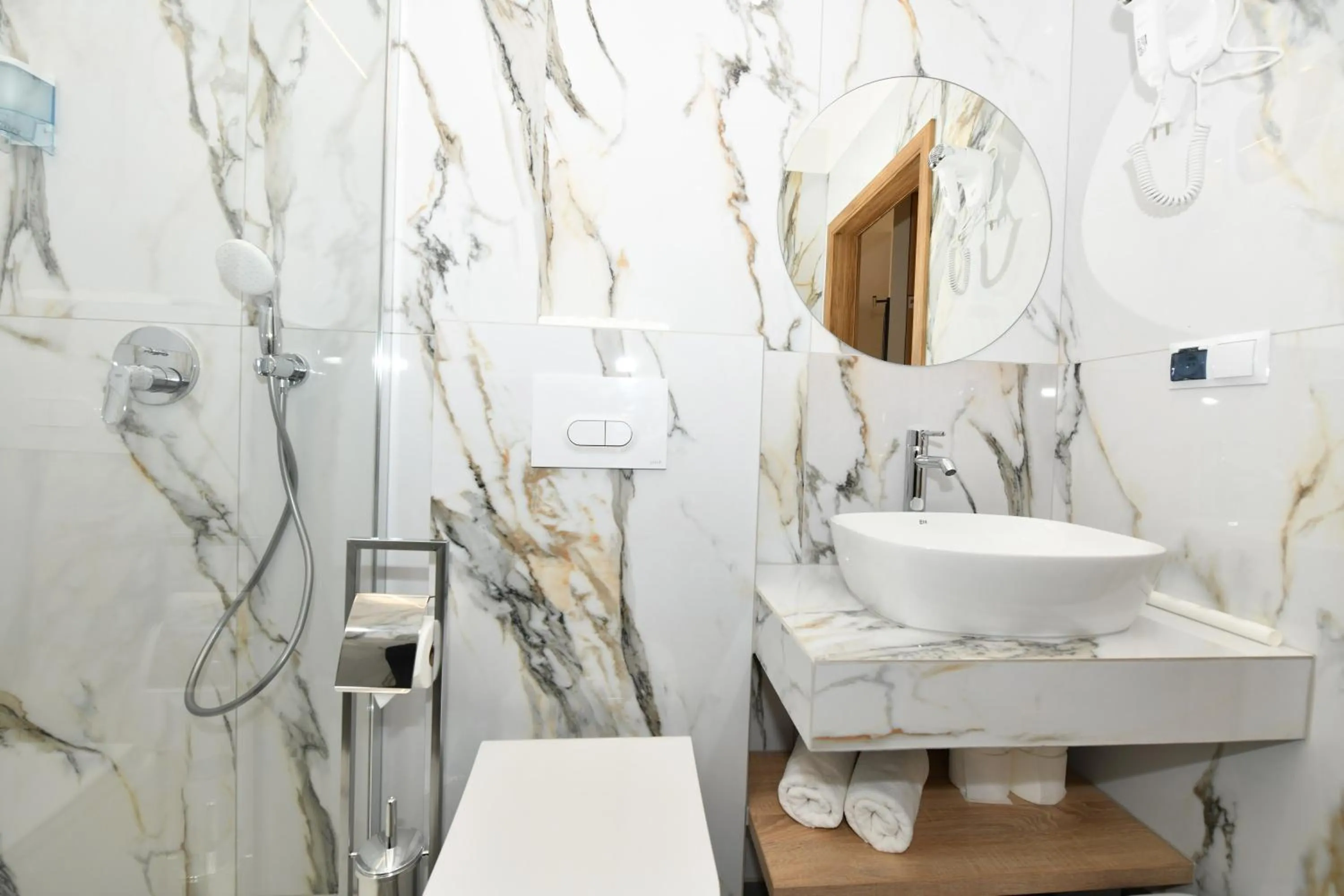 Shower in Hotel Polonia