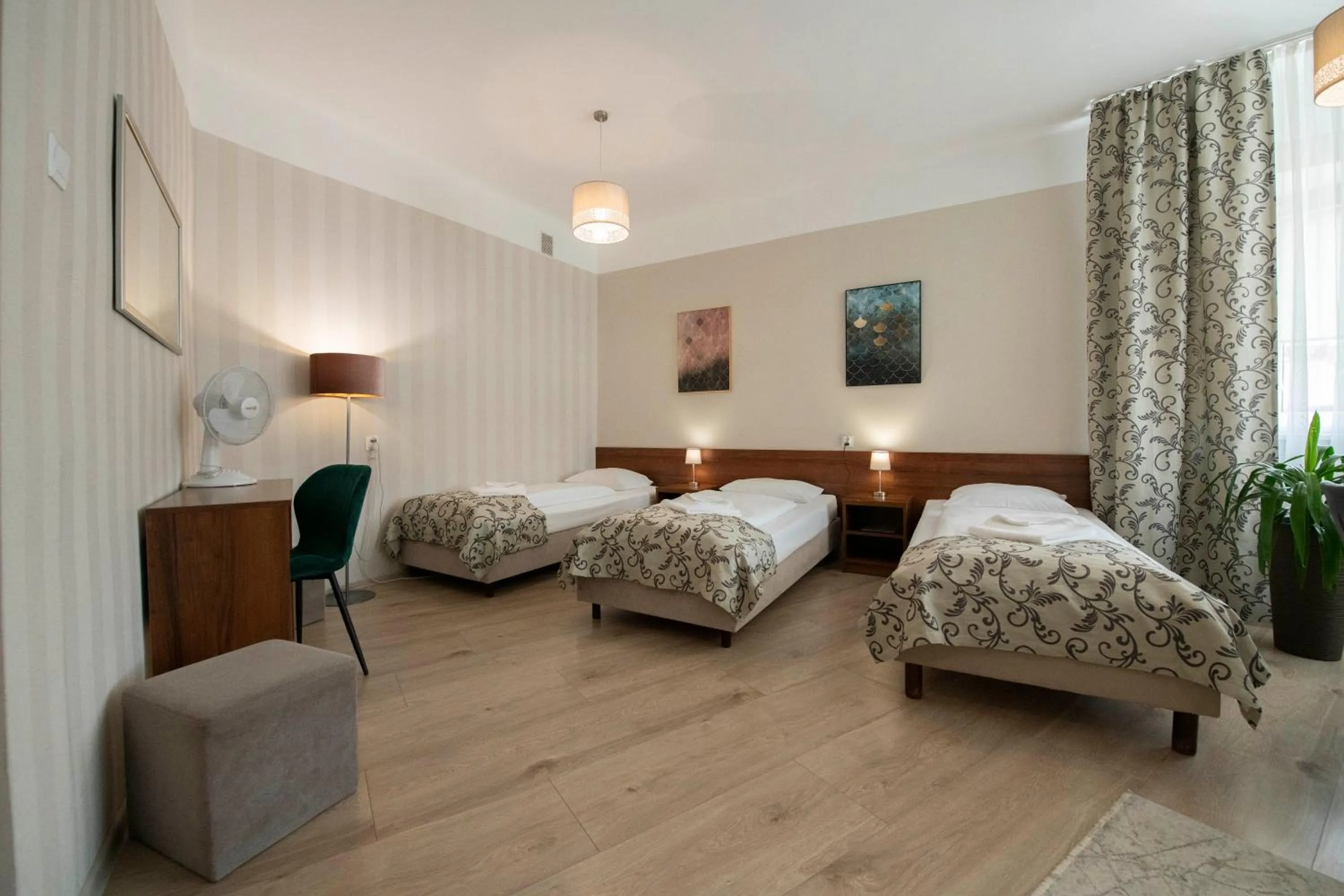 Seating area, Bed in Hotel Polonia