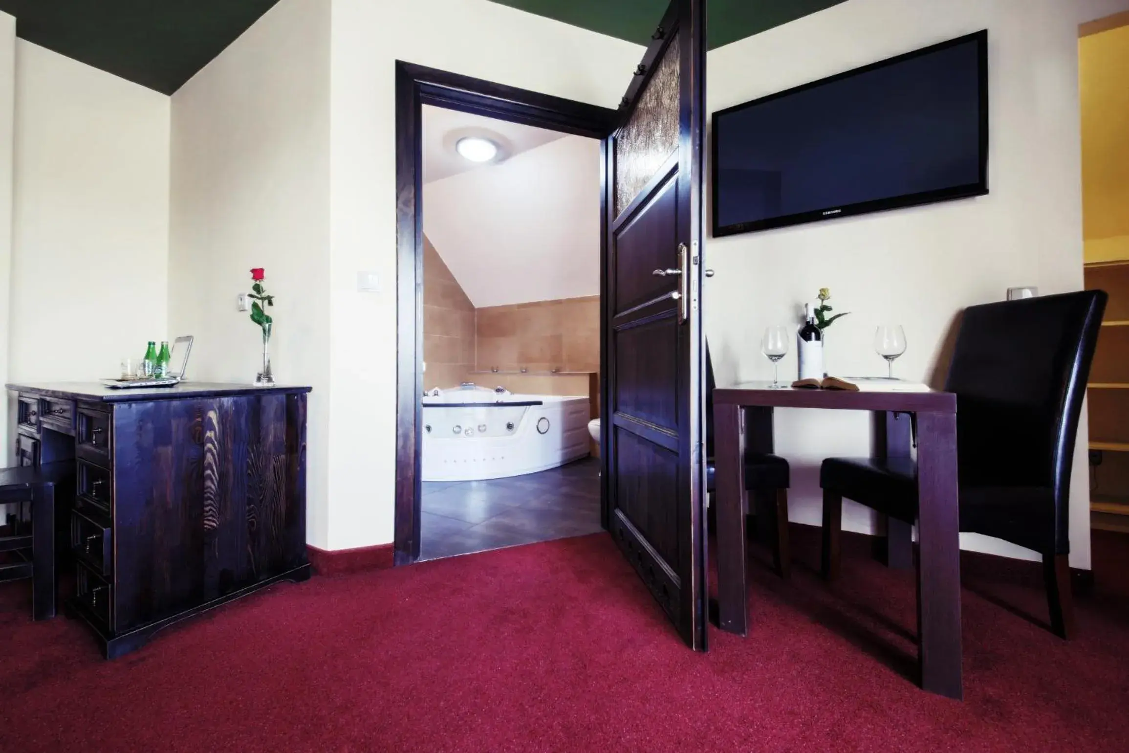 Apartment with Spa Bath in Hotel Kasztel Apartment with Spa Bath in Hotel Kasztel