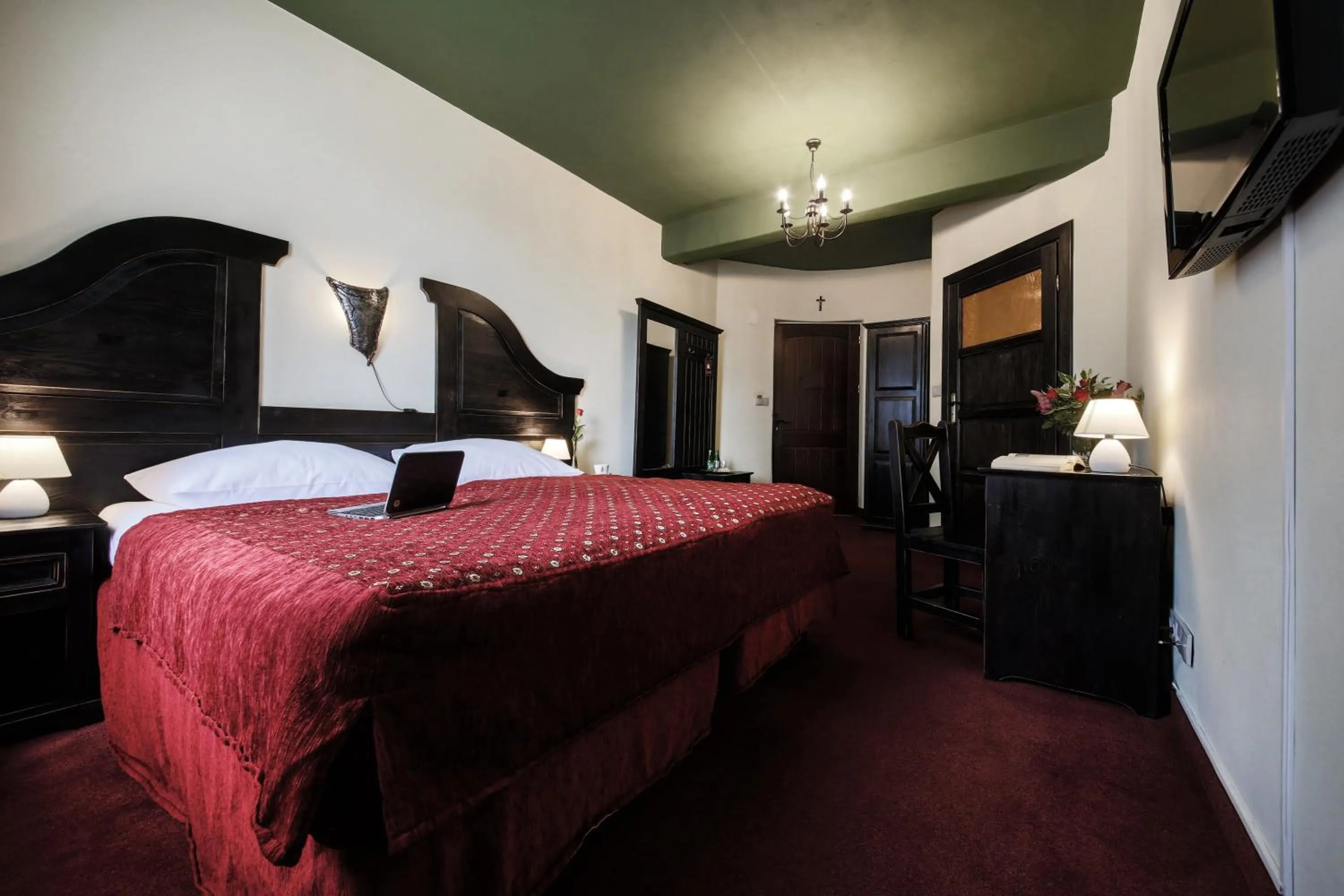 Bed in Hotel Kasztel