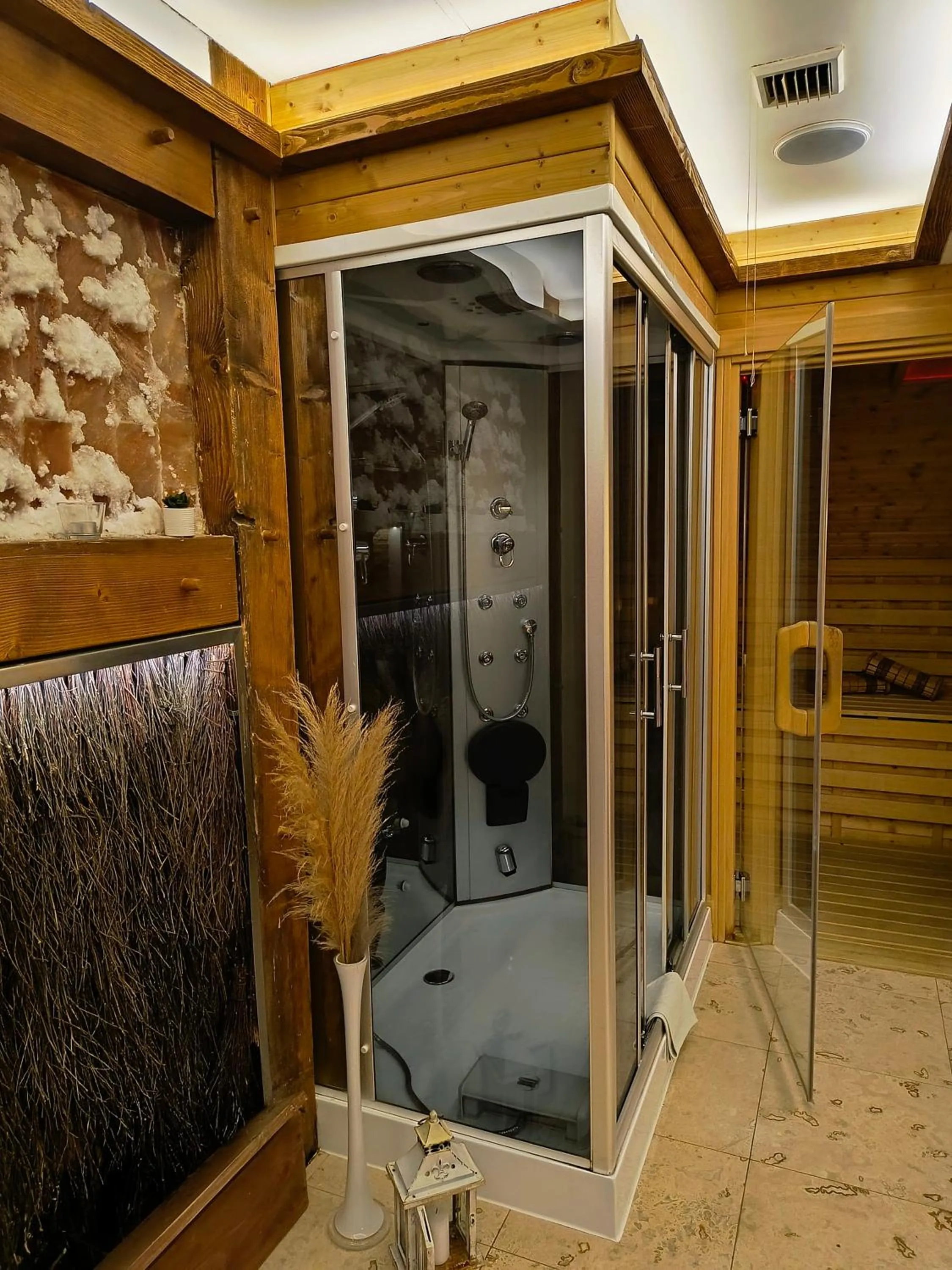 Shower in Hotel Kasztel