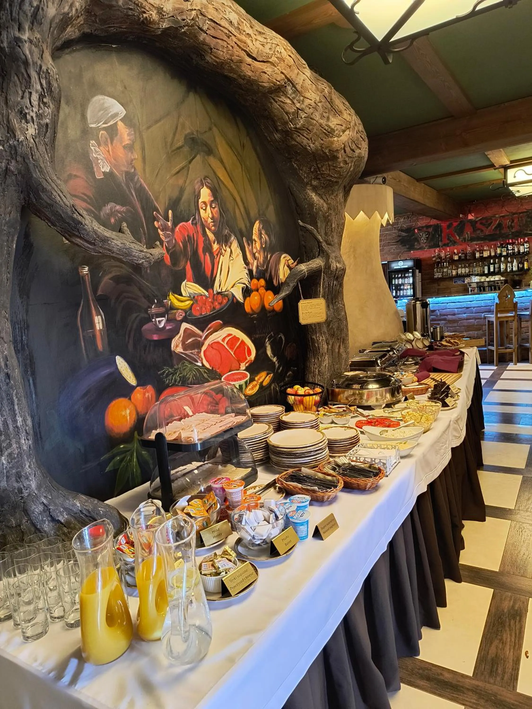 Restaurant/places to eat in Hotel Kasztel