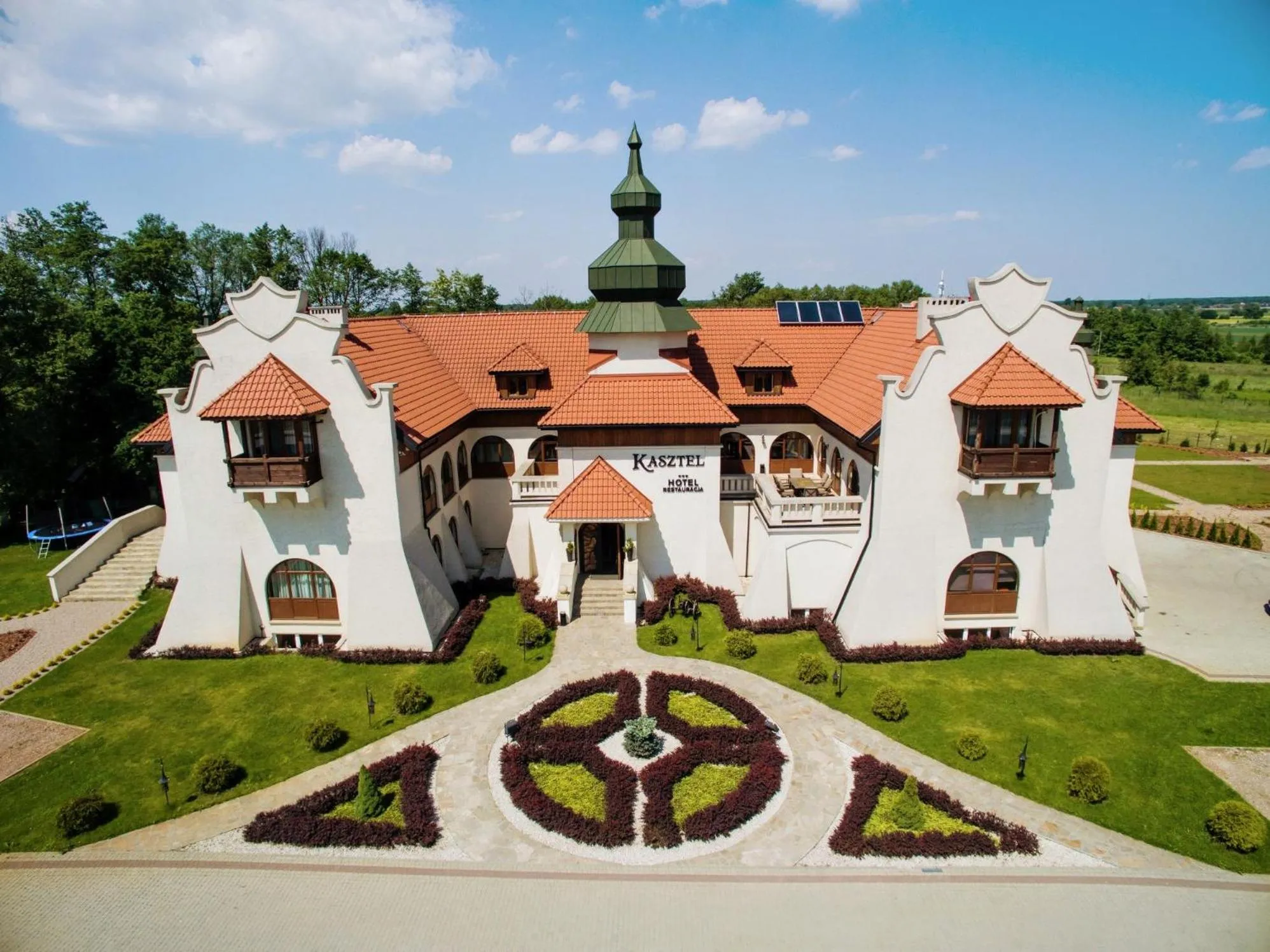 Property building in Hotel Kasztel