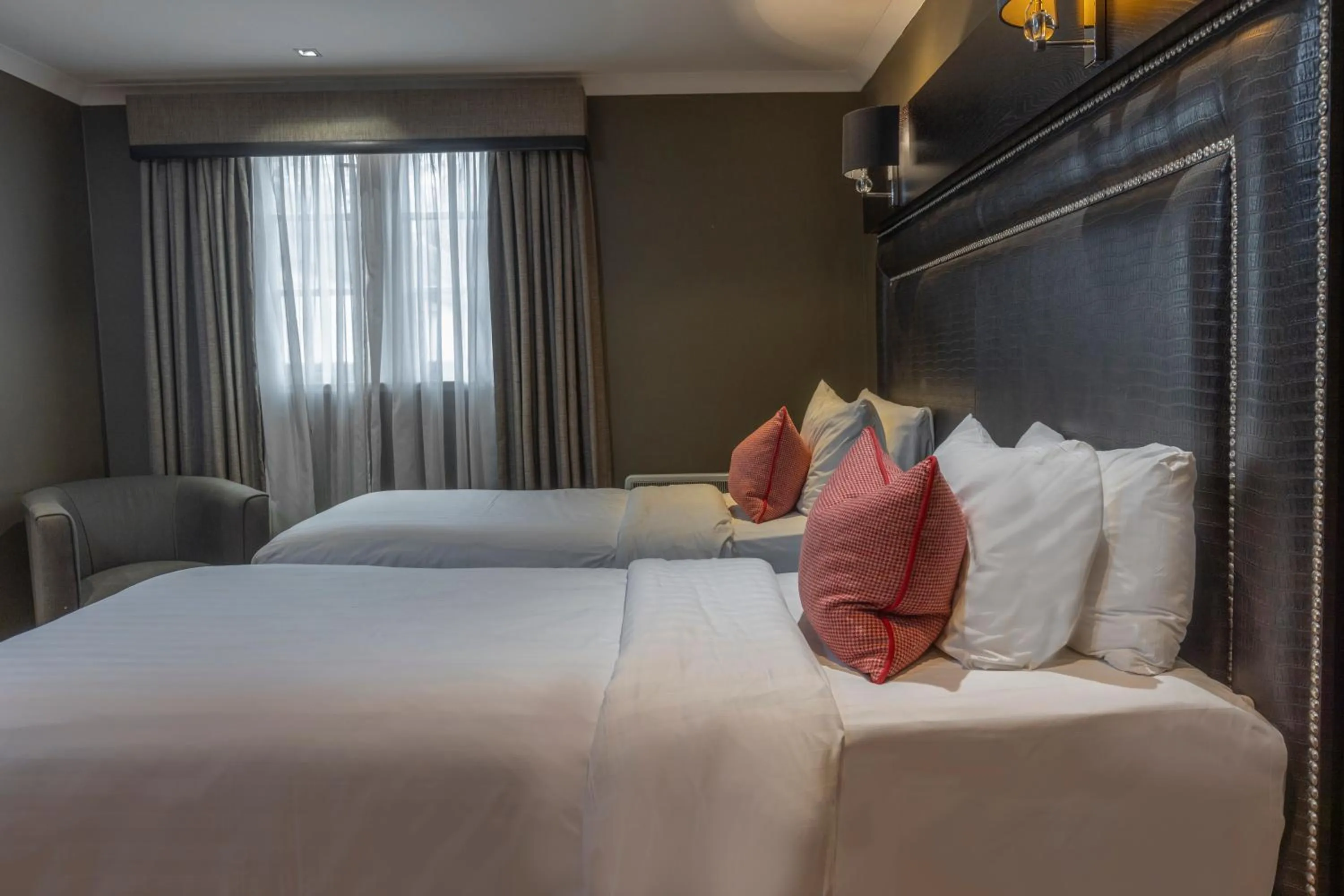 Bedroom, Bed in Eglinton Arms Hotel, BW Premier Collection