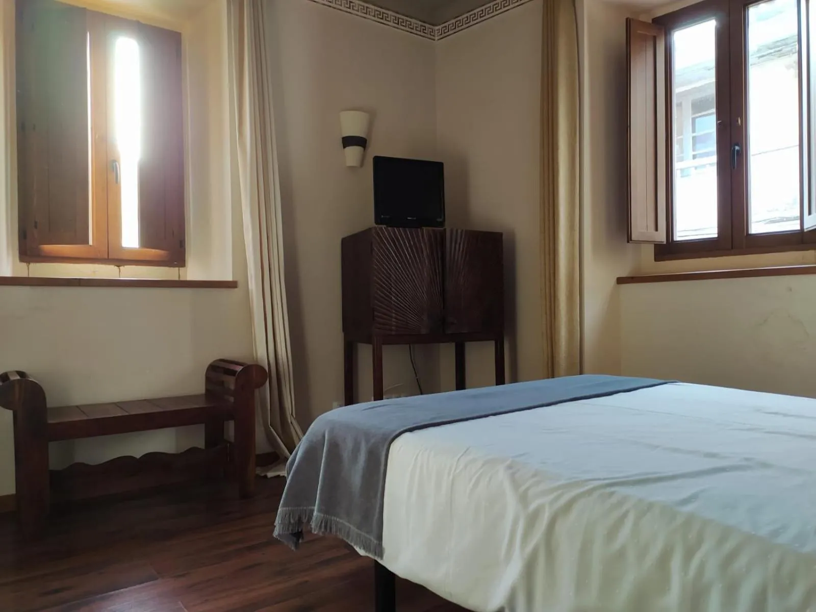 Communal lounge/ TV room, Bed in Hotel Cabo Ortegal