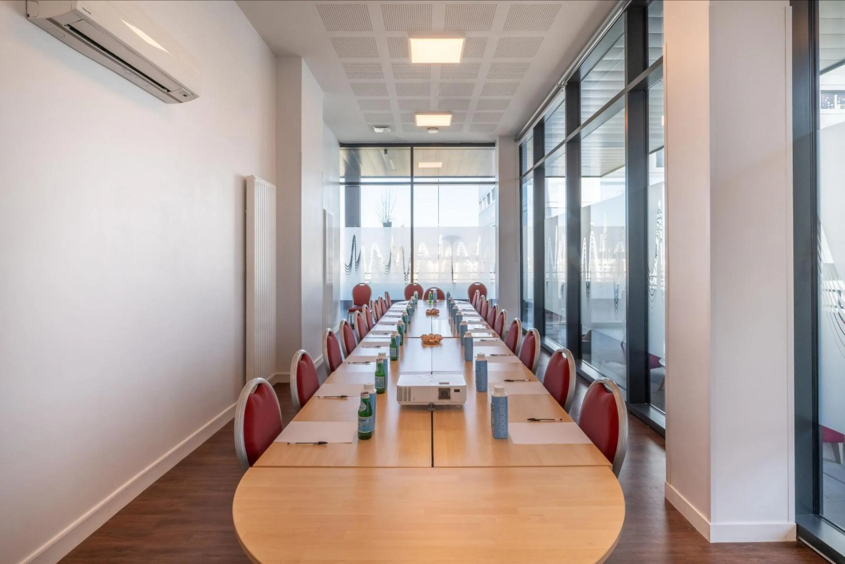 Meeting/conference room in Appart'Hotel Odalys City - Nantes Cité des congrès