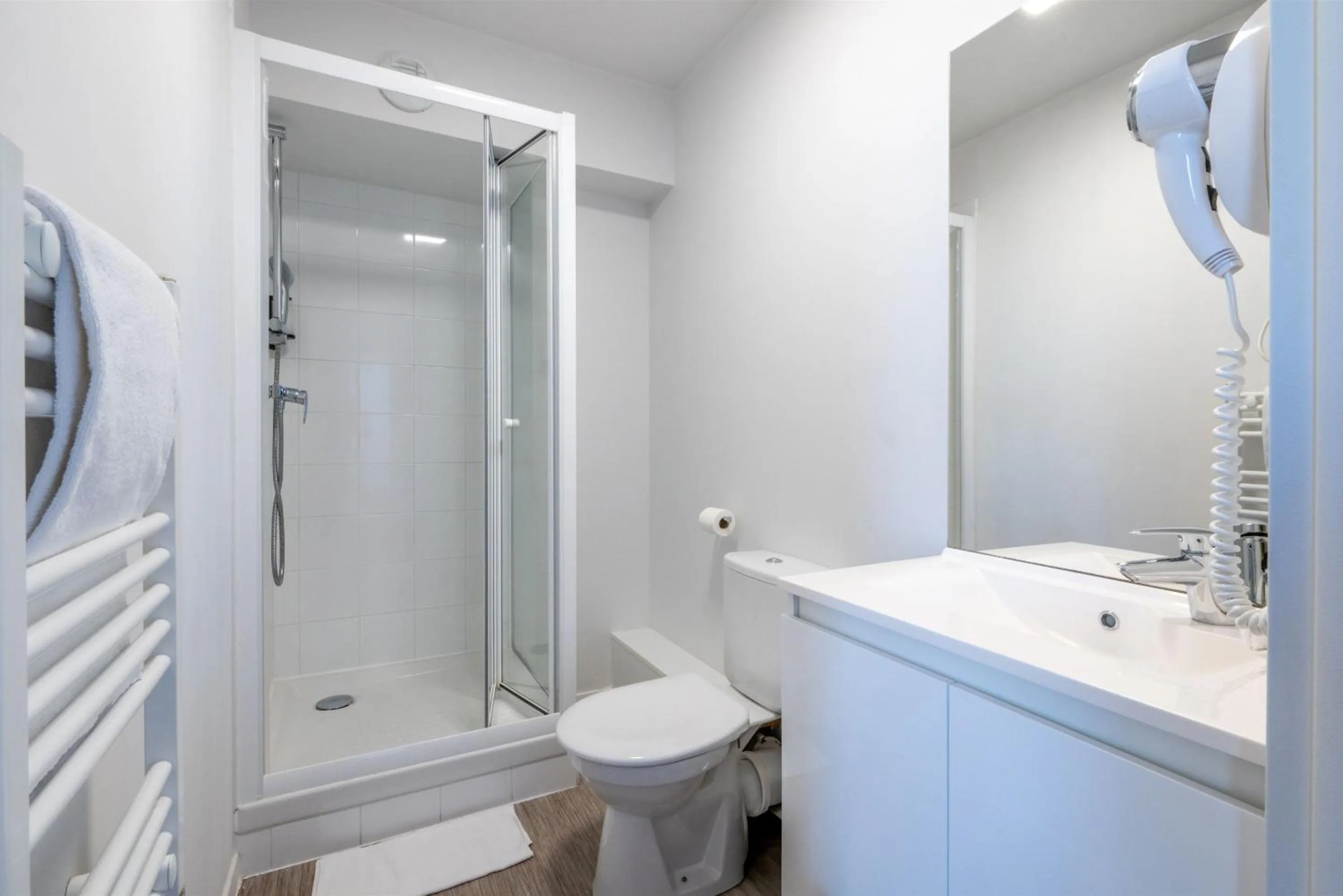 Bathroom in Appart'Hotel Odalys City - Nantes Cité des congrès