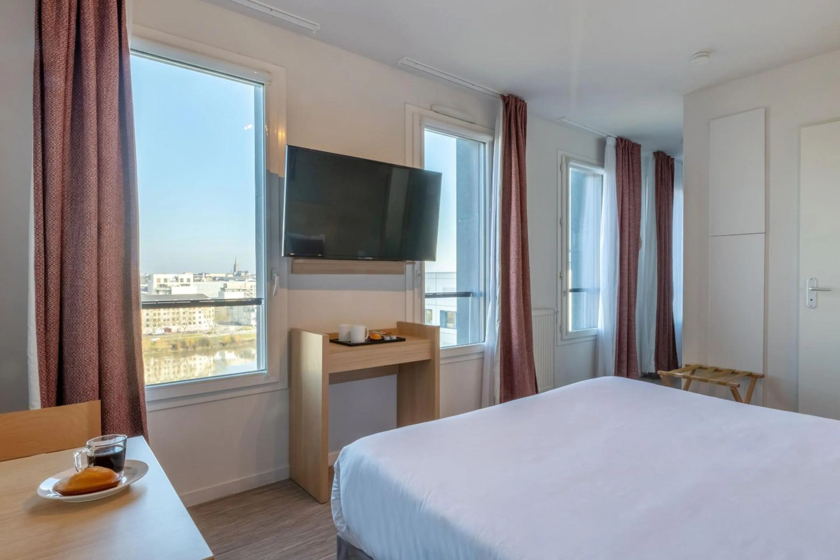 Bedroom, Bed in Appart'Hotel Odalys City - Nantes Cité des congrès