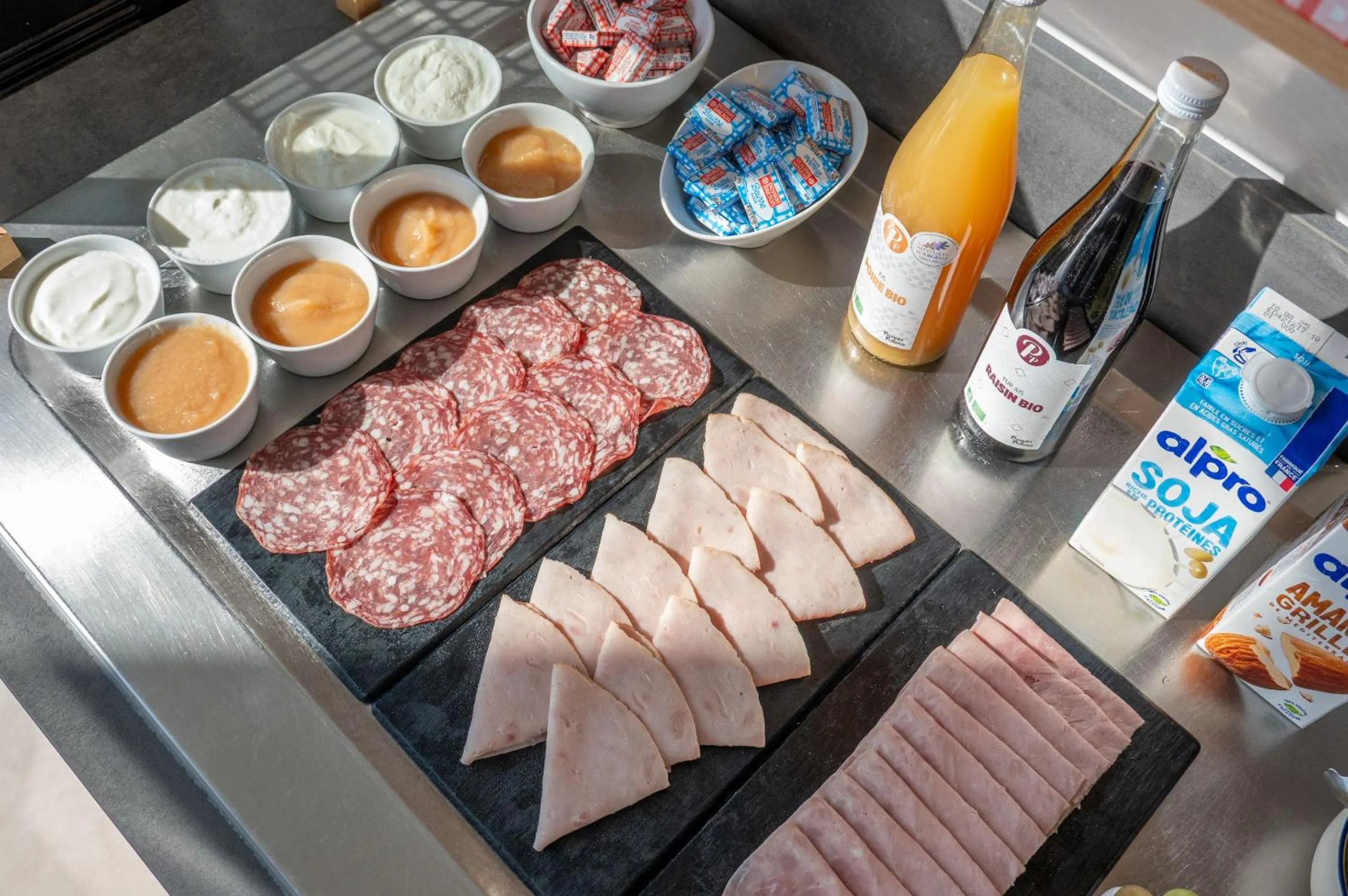 Breakfast in Appart'Hotel Odalys City - Nantes Cité des congrès