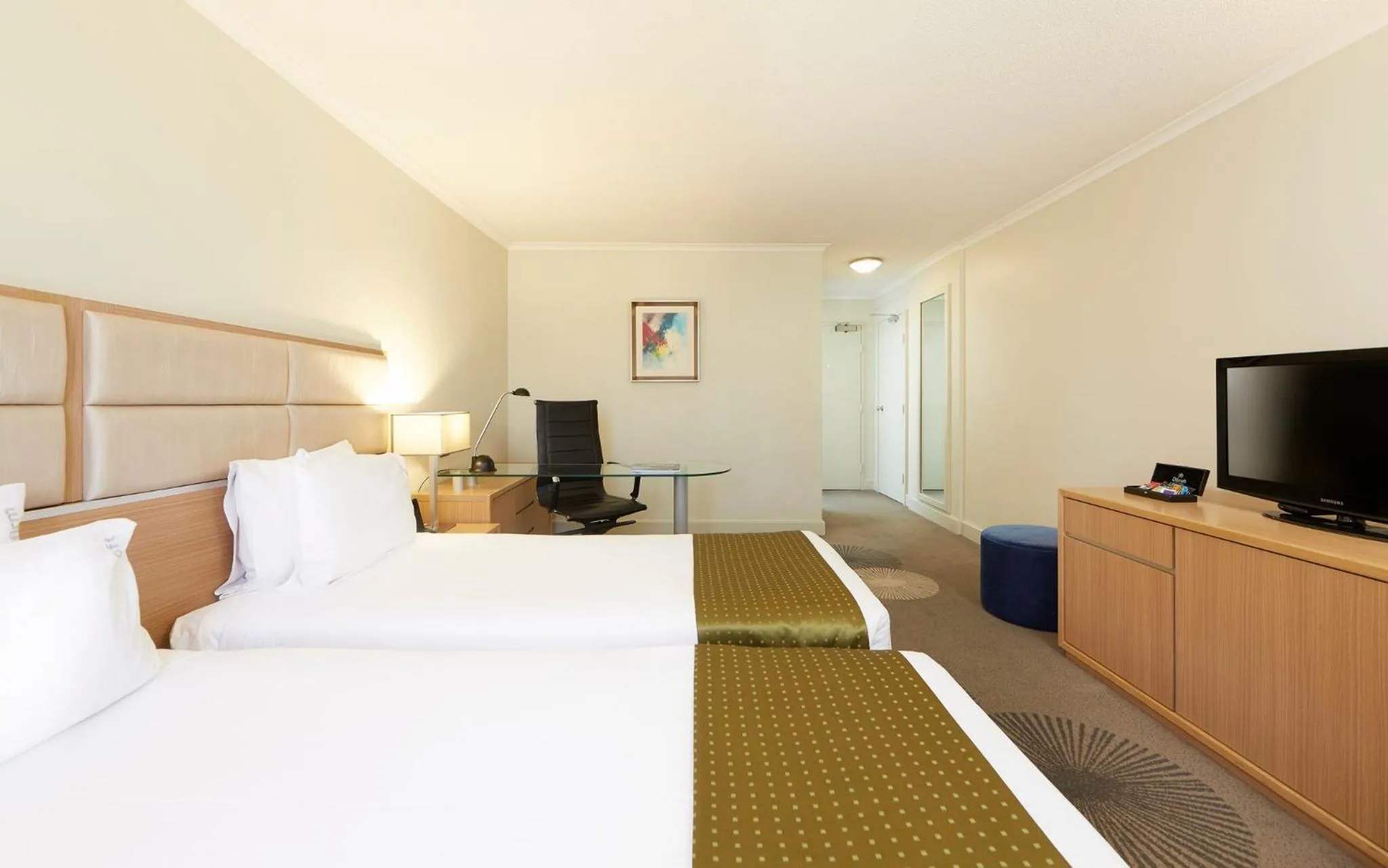 Photo of the whole room, Bed in Holiday Inn Parramatta by IHG