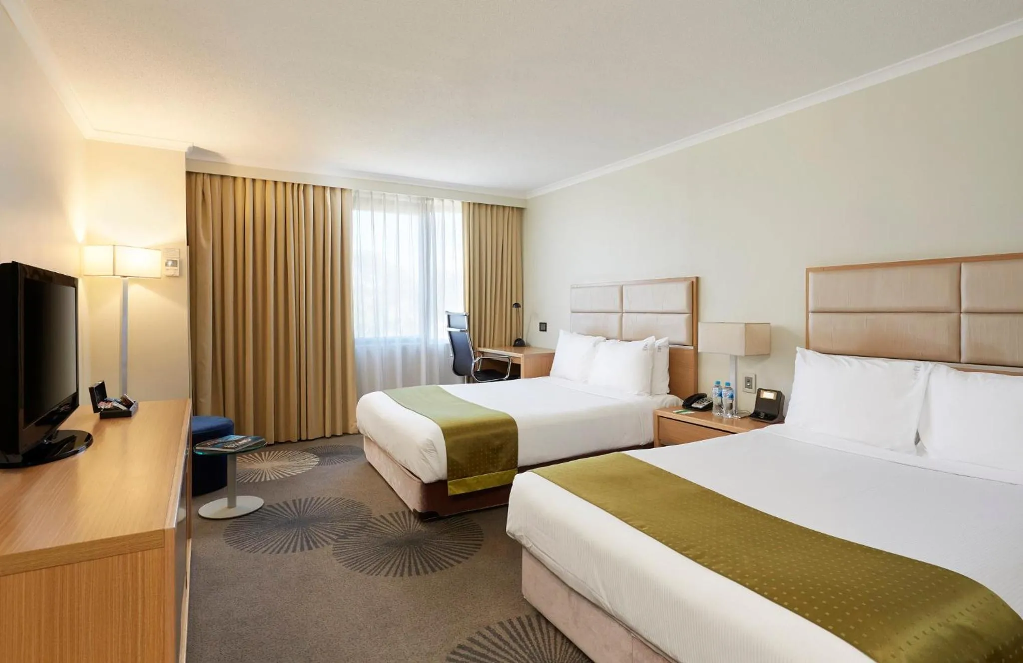 Photo of the whole room, Bed in Holiday Inn Parramatta by IHG