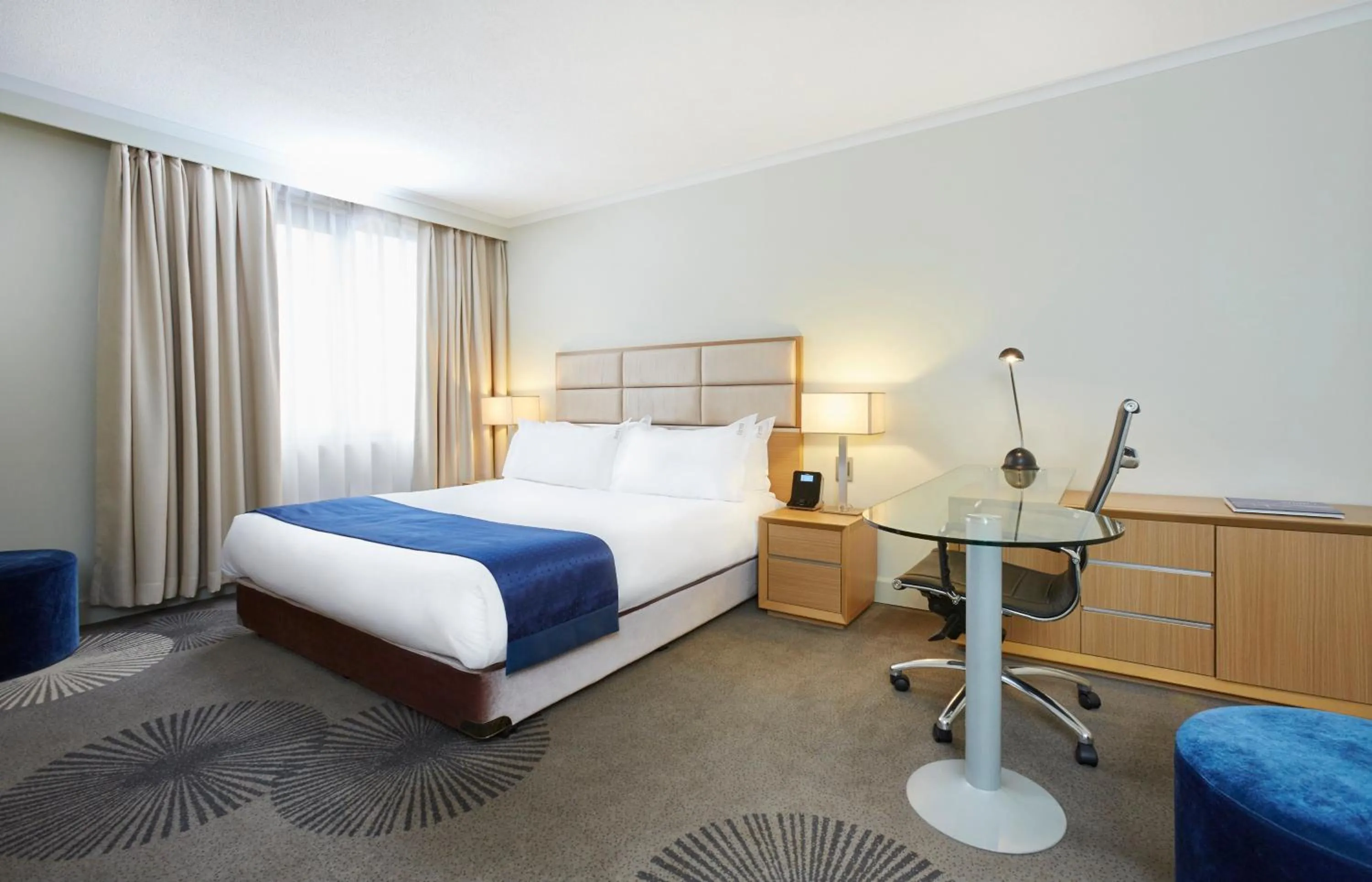 Photo of the whole room, Bed in Holiday Inn Parramatta by IHG