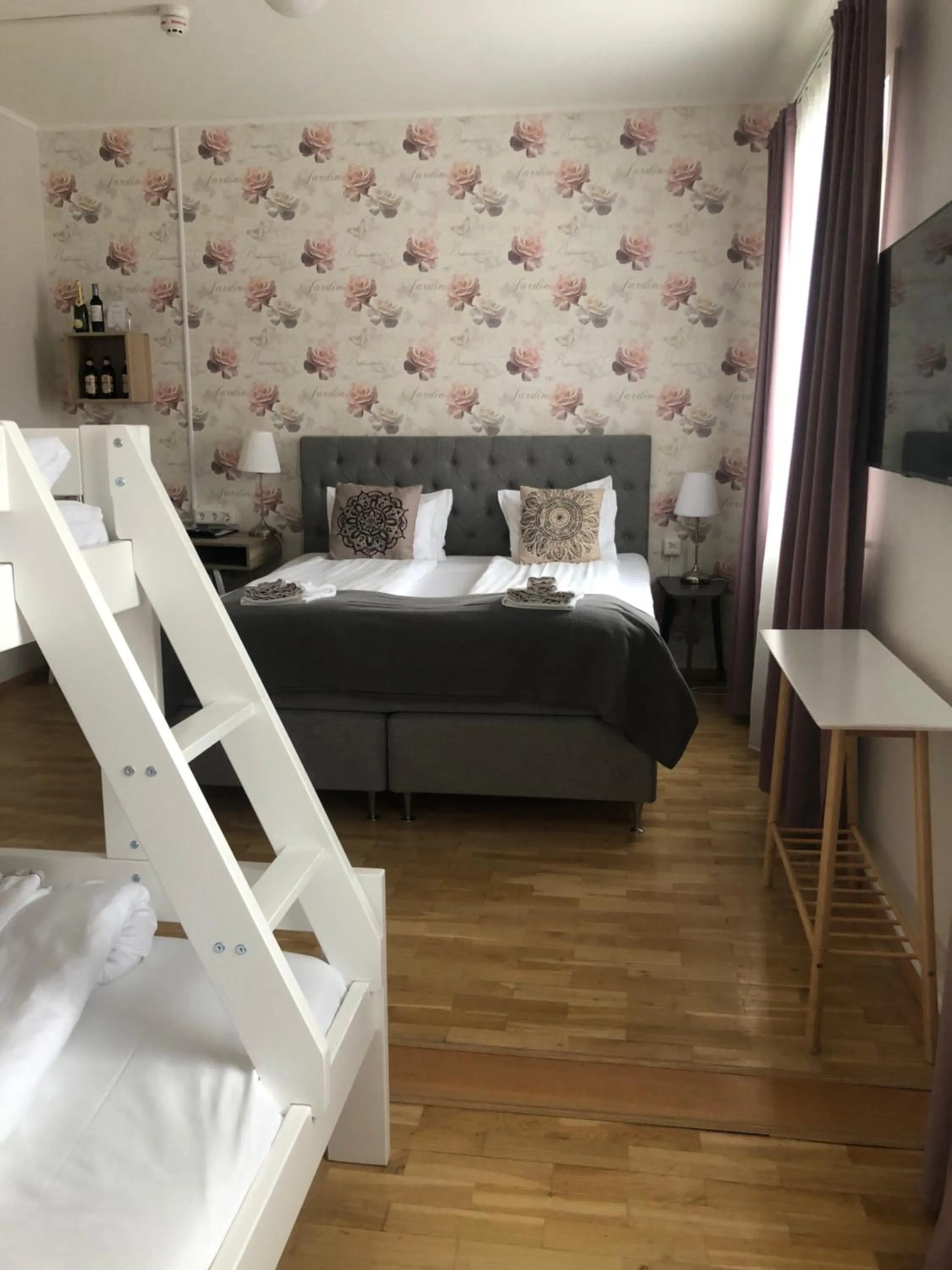 Bed in Smålandsstenar hotell