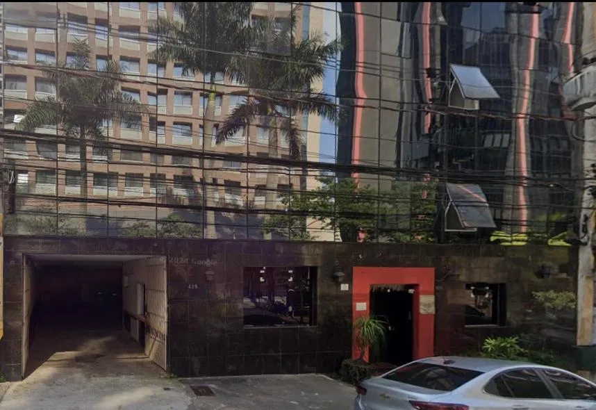 Facade/entrance in Center Plaza Hotel