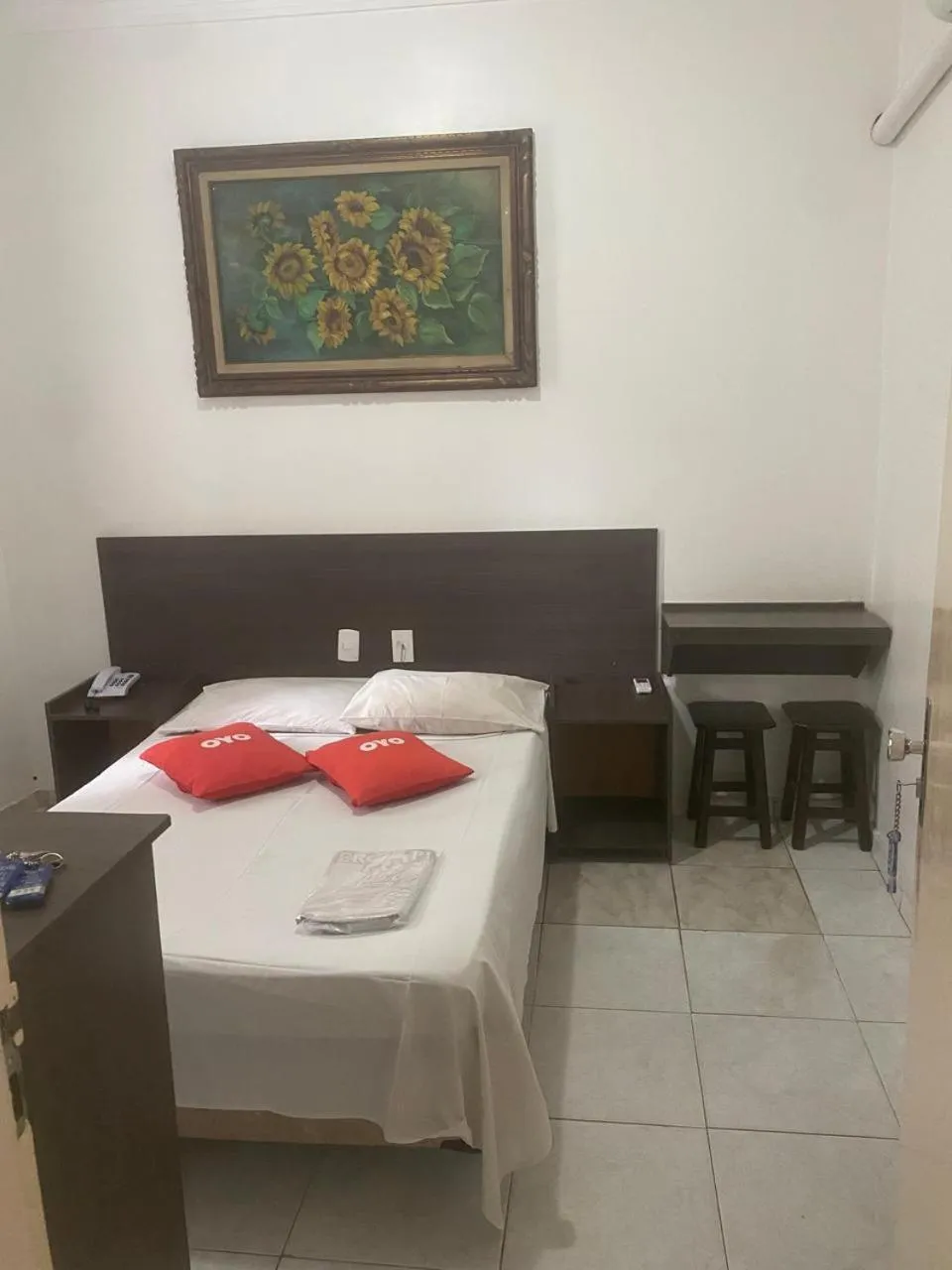 Bedroom, Bed in Center Plaza Hotel