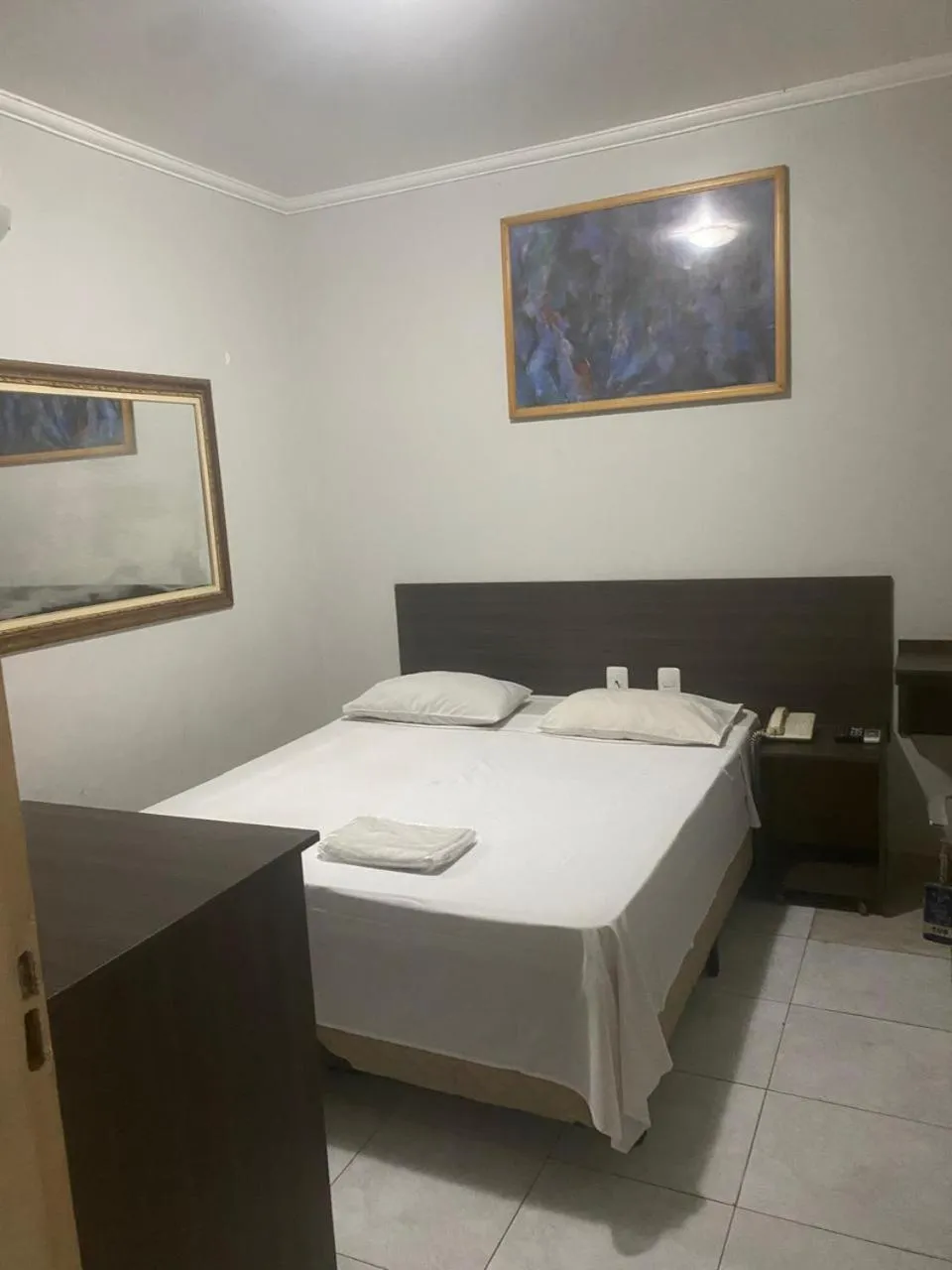 Bedroom, Bed in Center Plaza Hotel