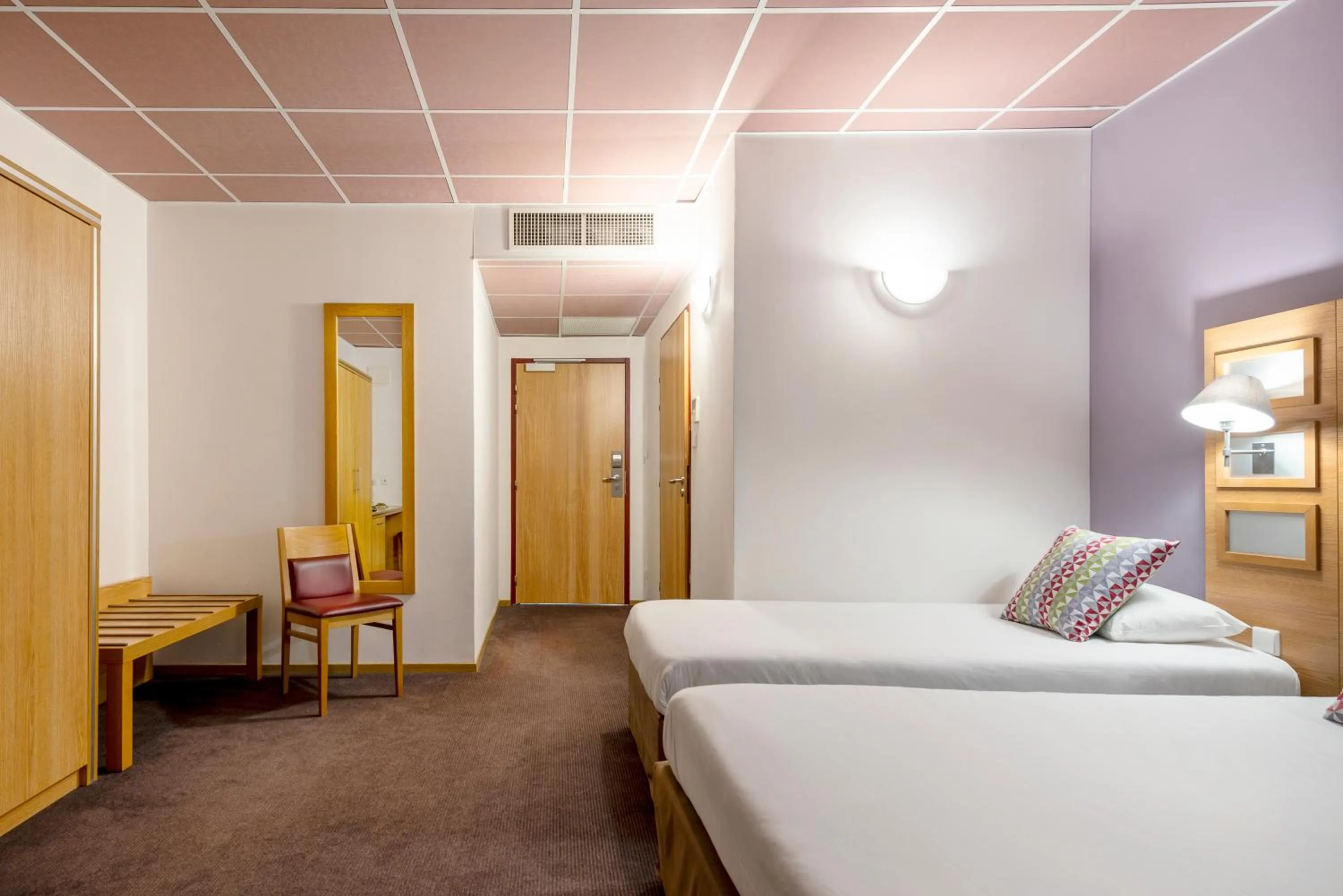 Photo of the whole room, Bed in Campanile Metz Nord - Talange