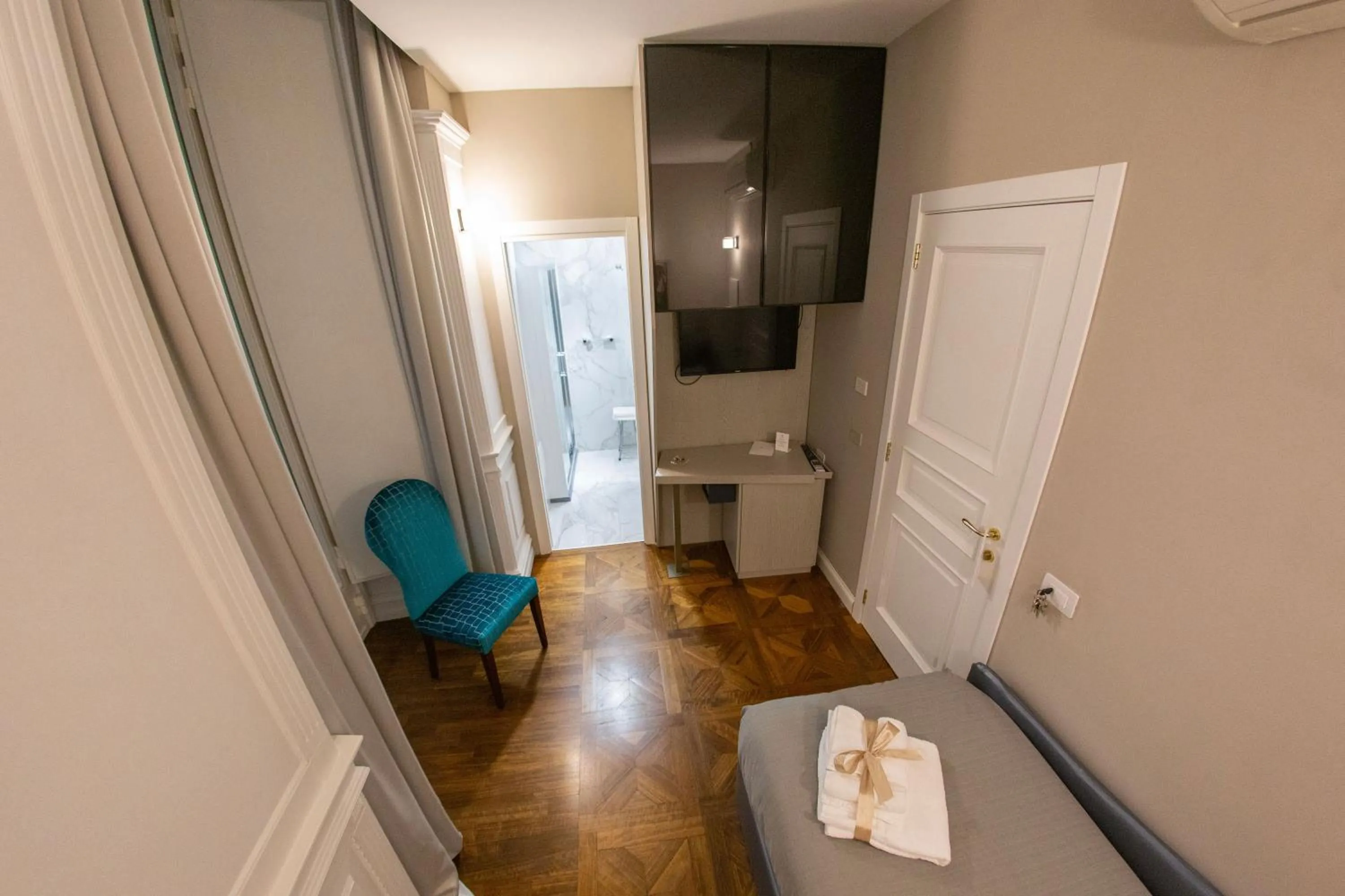 Leone Camere D'autore - CHIAIA