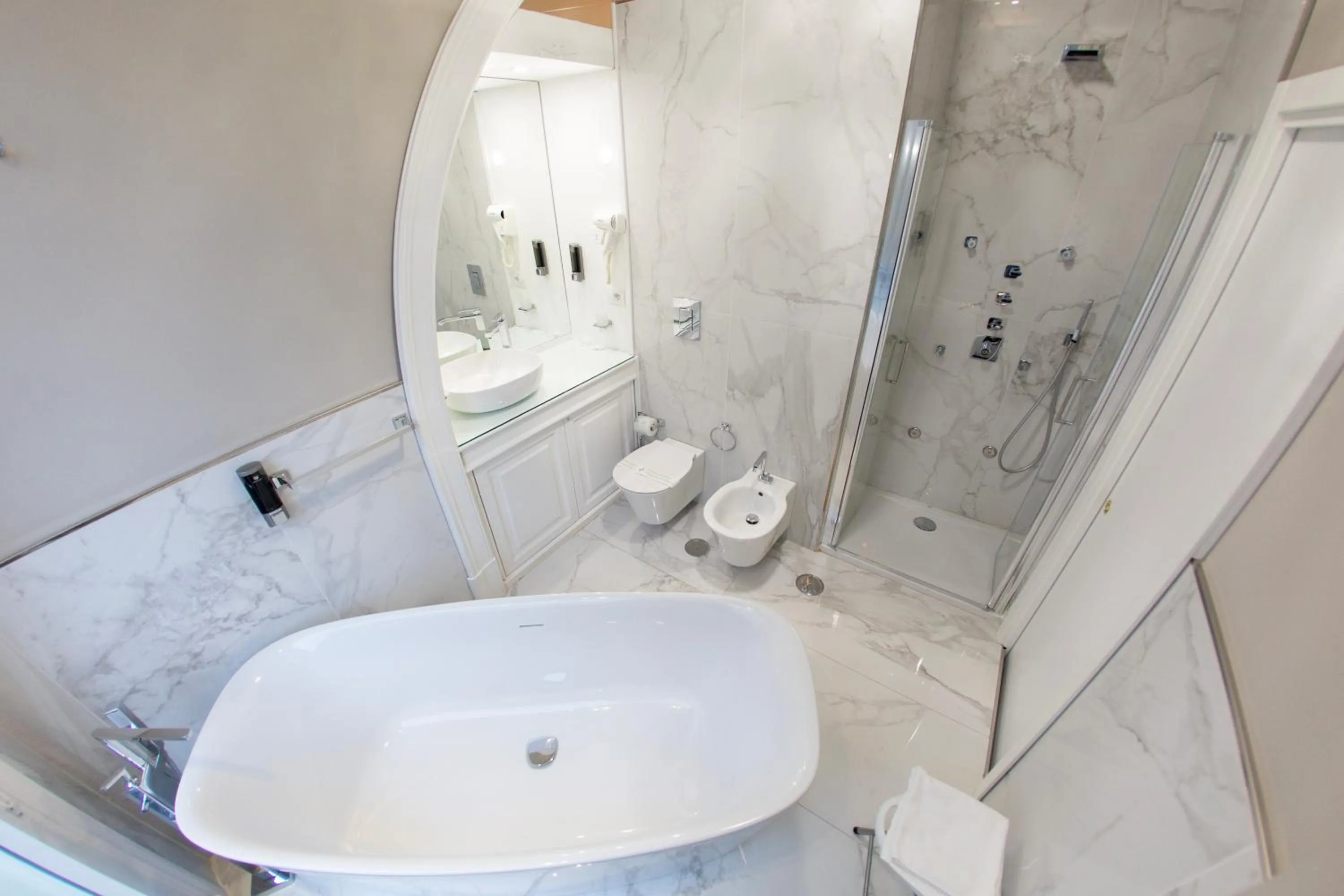 Leone Camere D'autore - CHIAIA