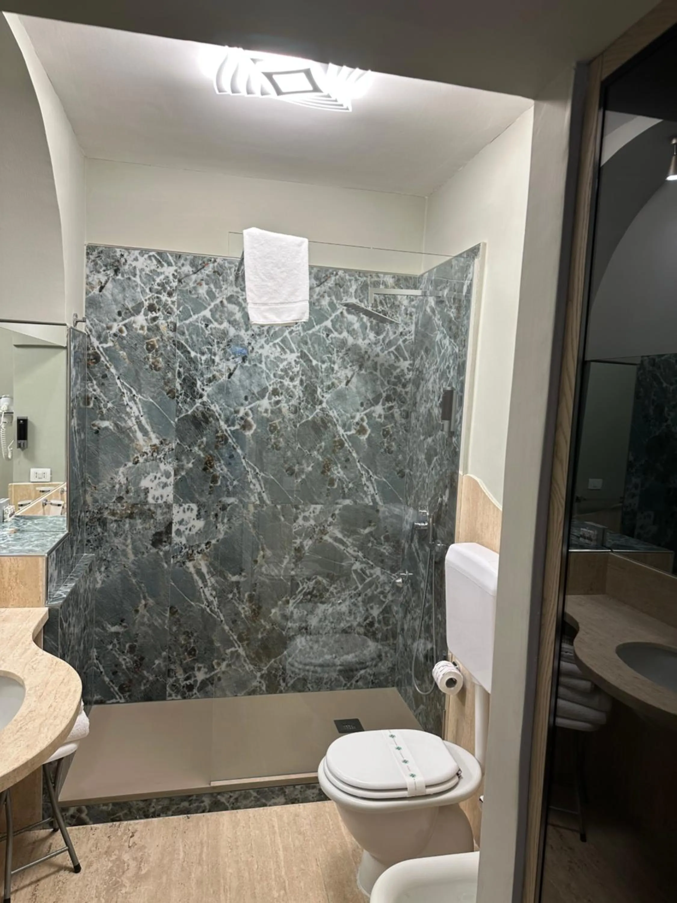 Leone Camere D'autore - CHIAIA