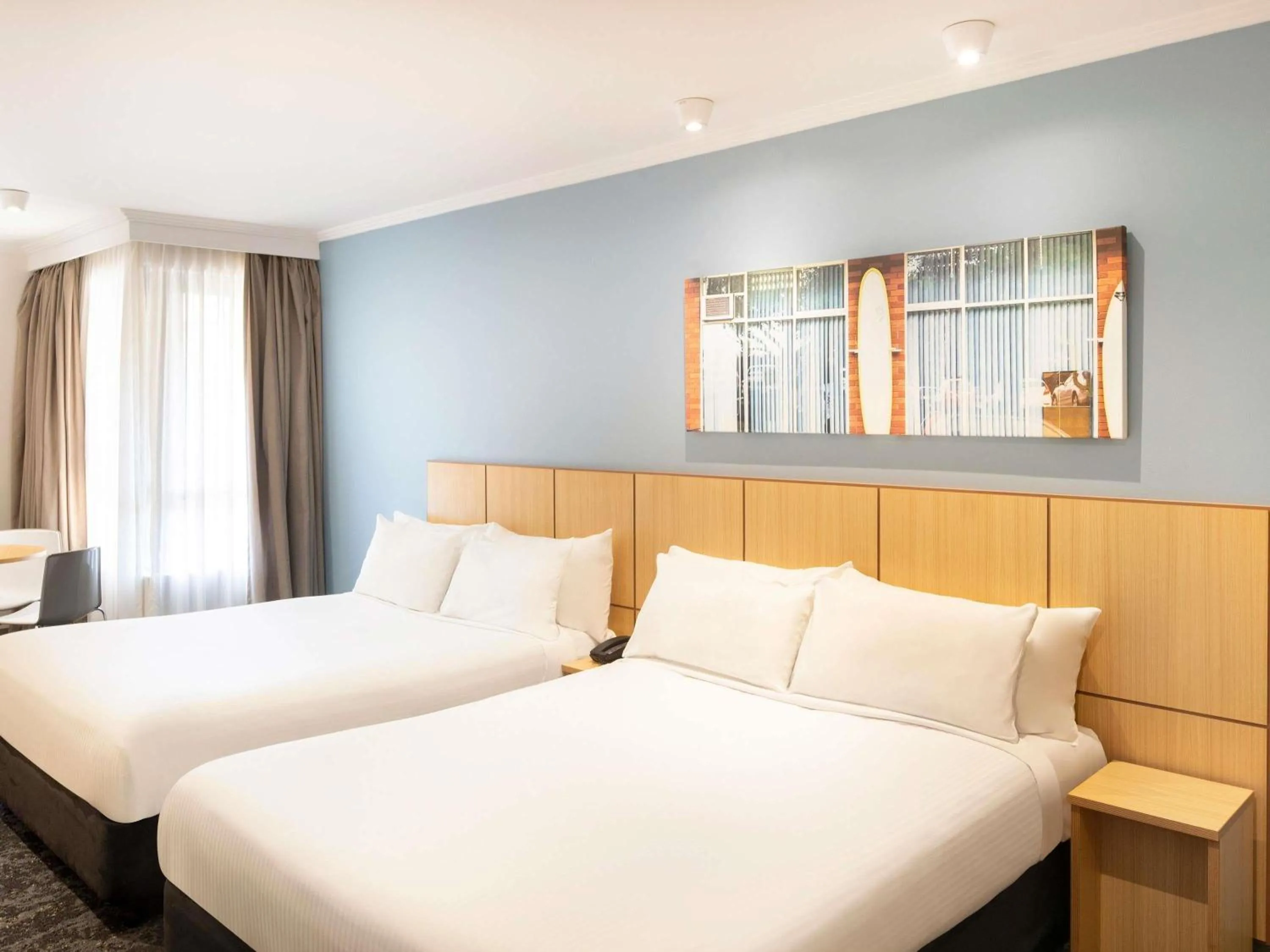 Bedroom, Bed in Mercure Sydney Manly Warringah