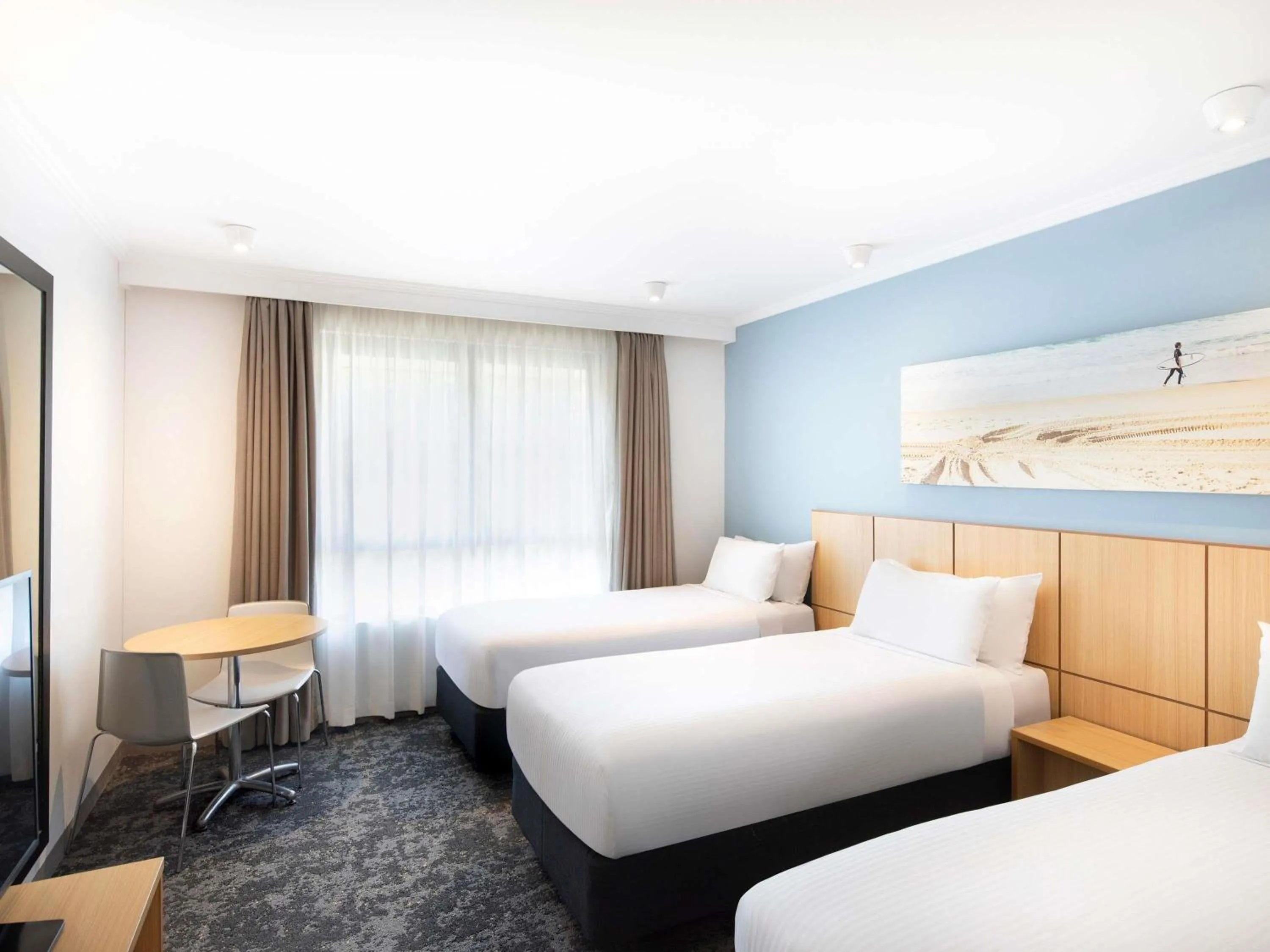 Bedroom, Bed in Mercure Sydney Manly Warringah