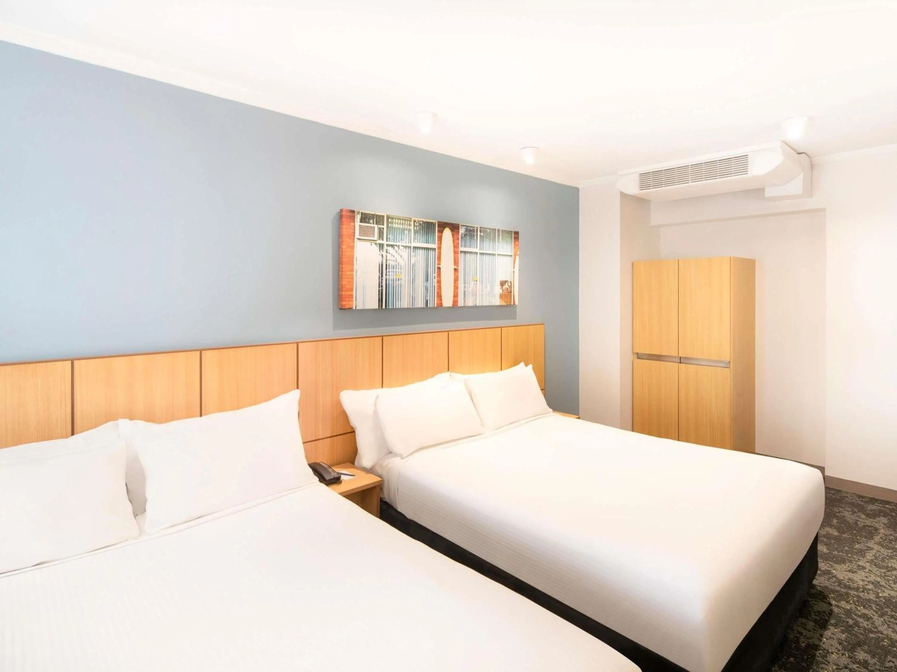 Bedroom, Bed in Mercure Sydney Manly Warringah