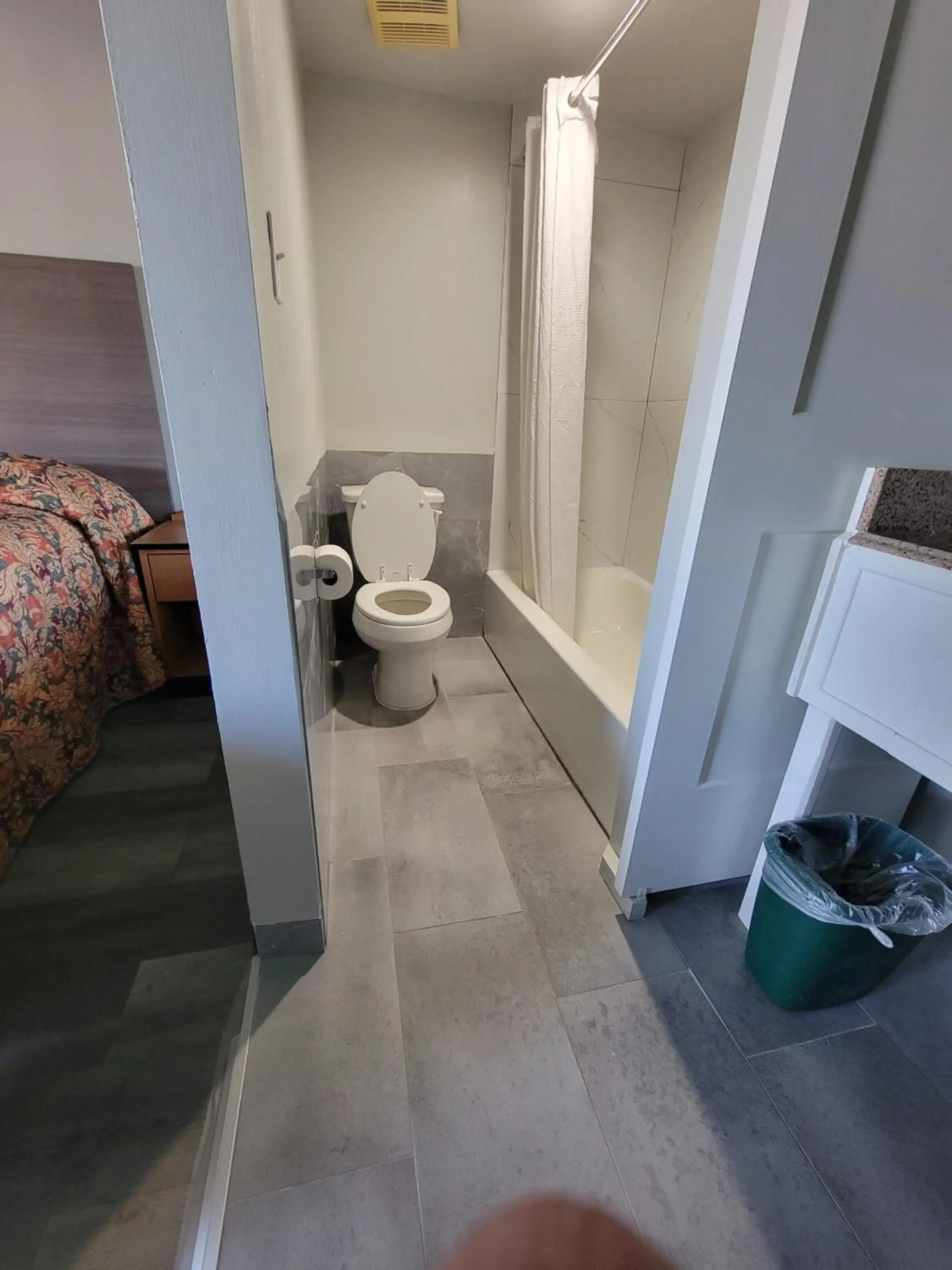 Shower in Maxim III Motel