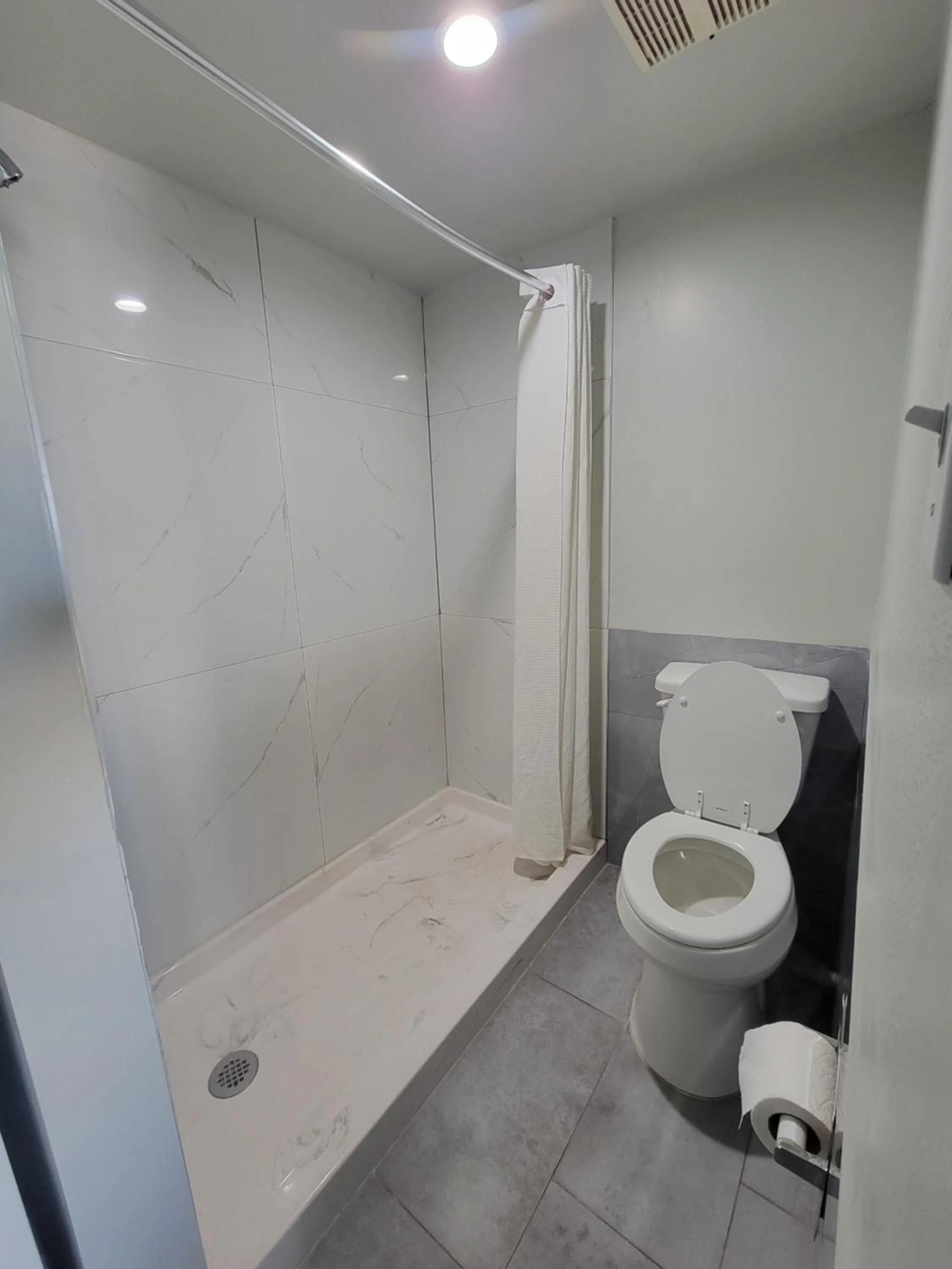 Shower in Maxim III Motel