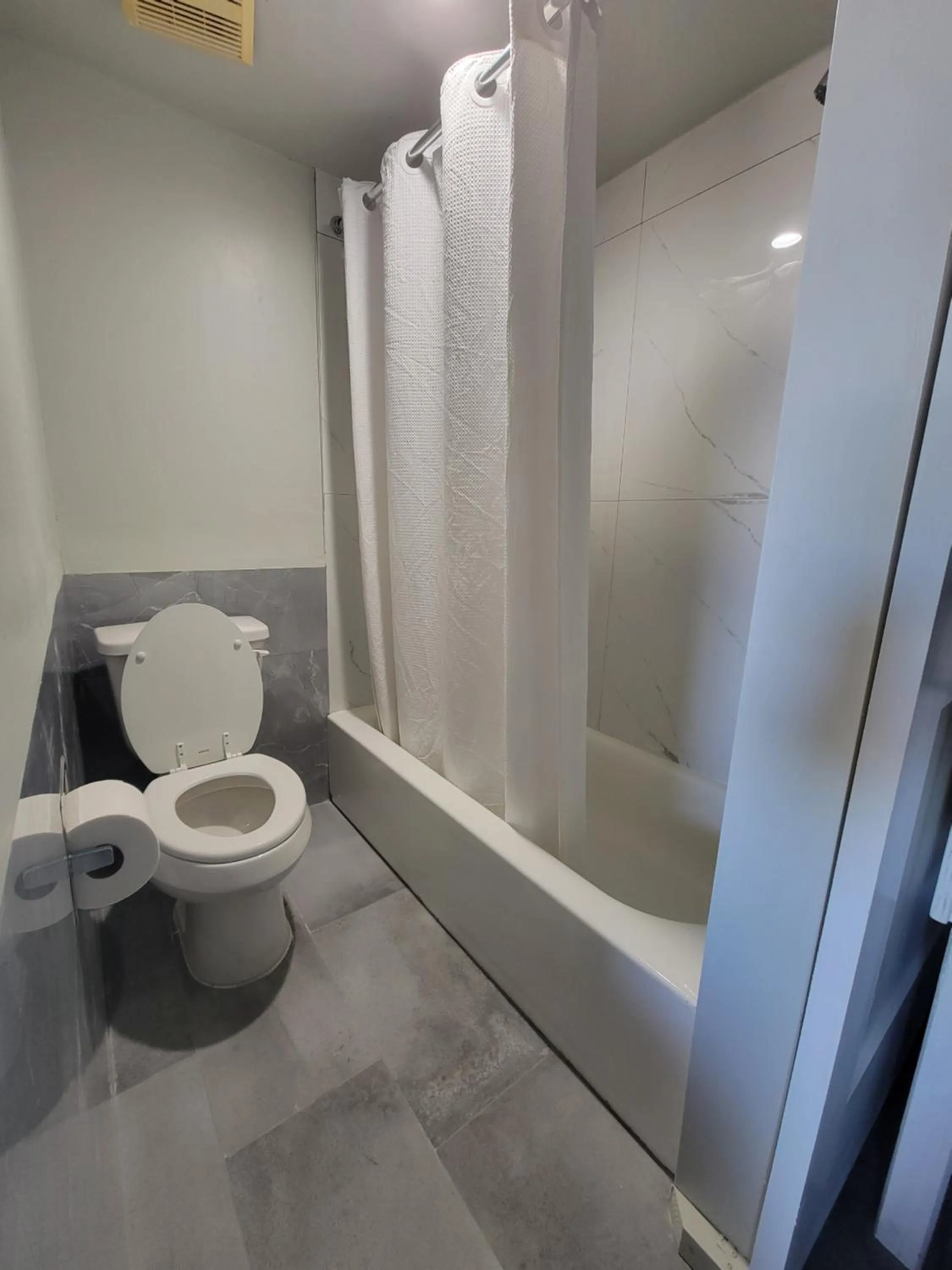 Shower in Maxim III Motel