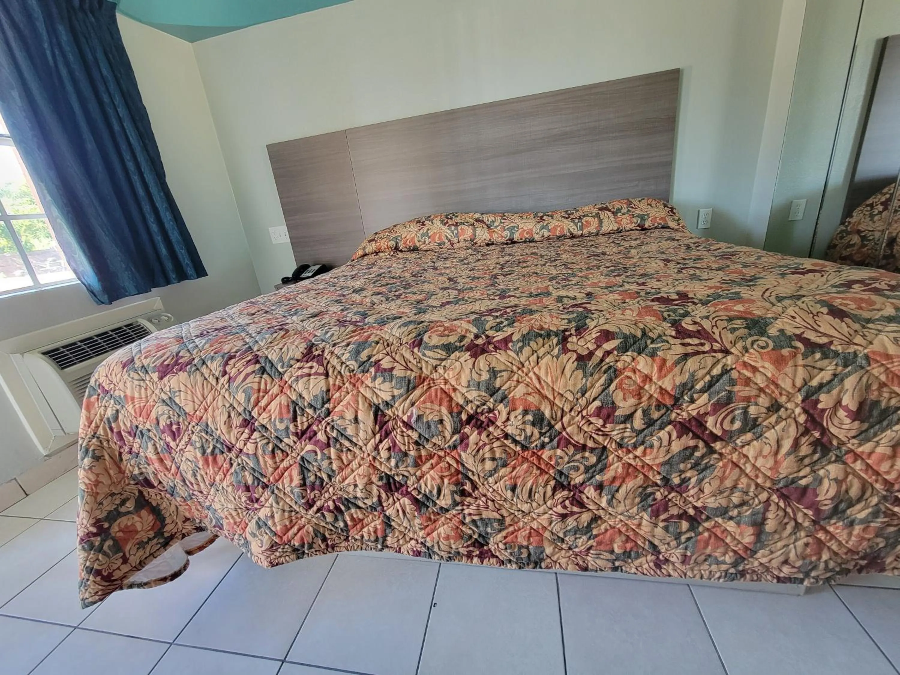 Shower, Bed in Maxim III Motel