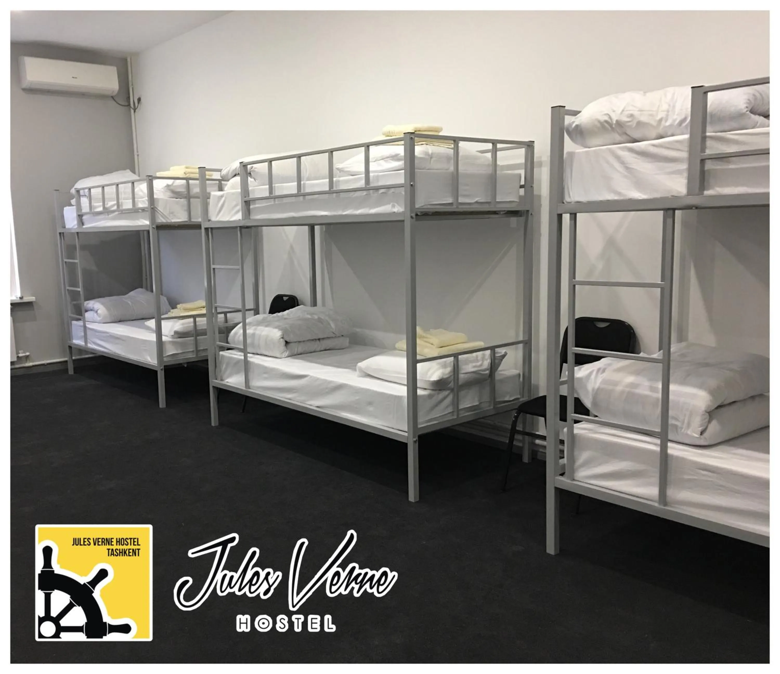 bunk bed, Bed in Jules Verne Hostel