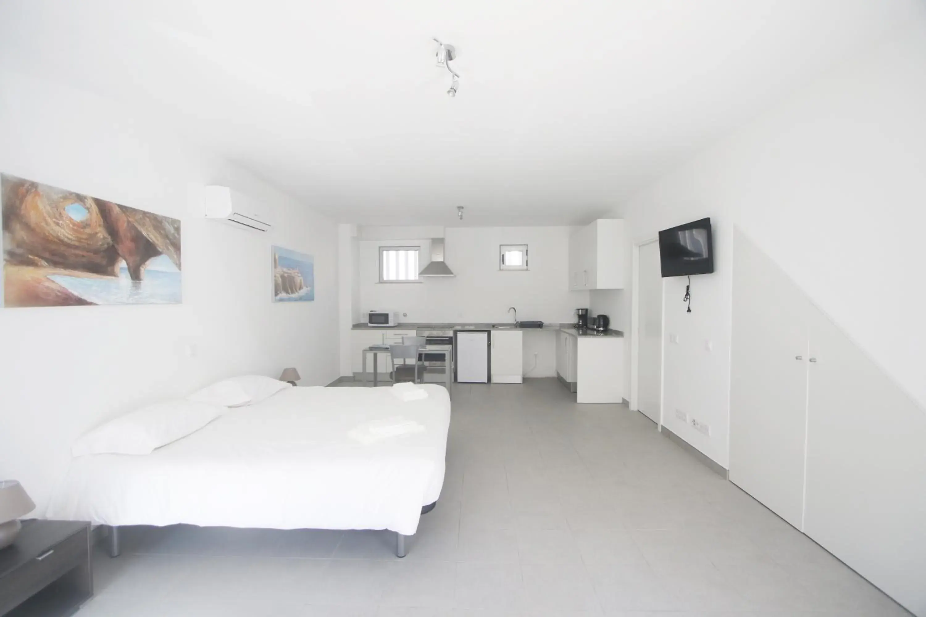 Double or Twin Room with Private Bathroom in Guest House Lovely Swan Double or Twin Room with Private Bathroom in Guest House Lovely Swan