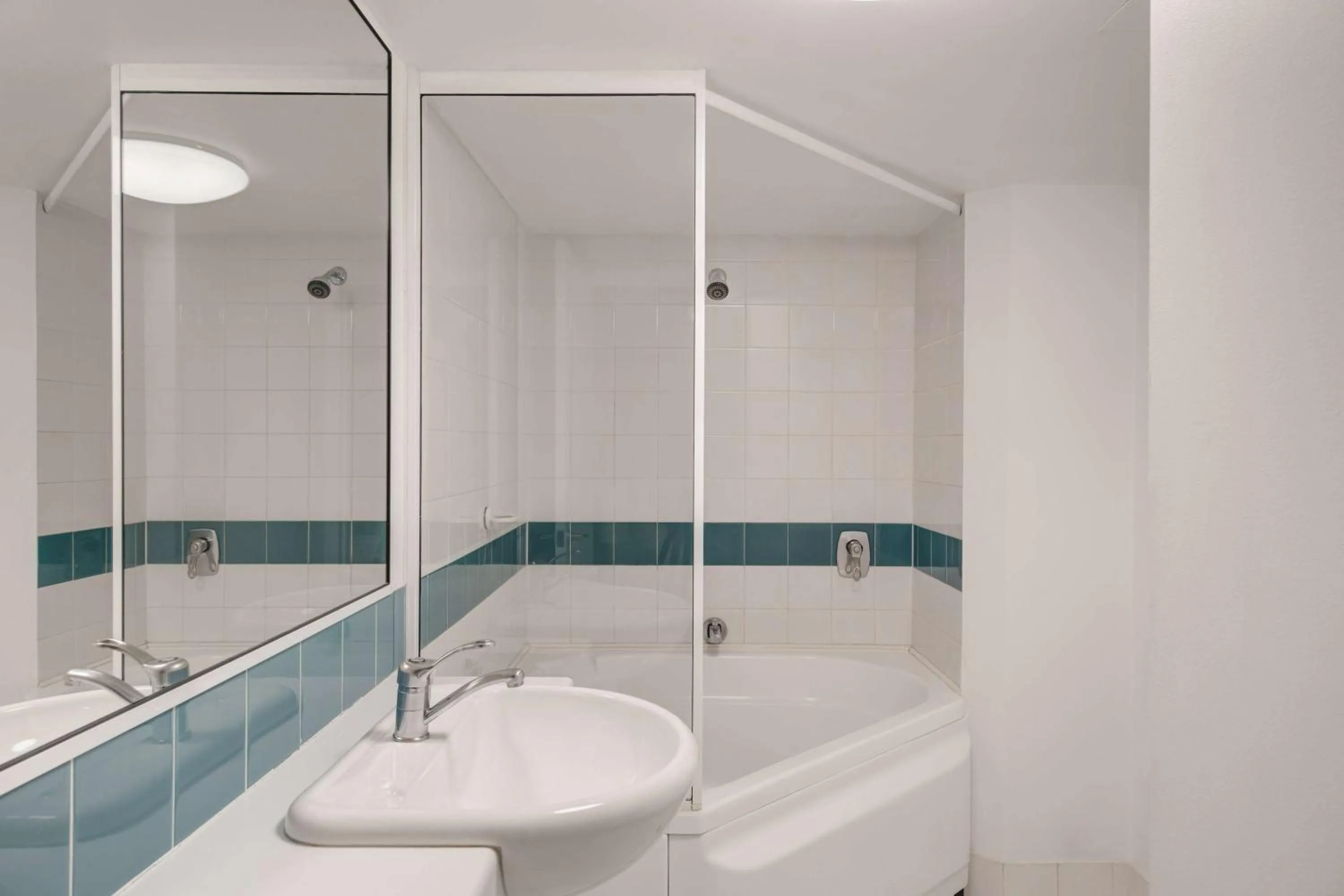Shower in Adina Serviced Apartments Canberra James Court