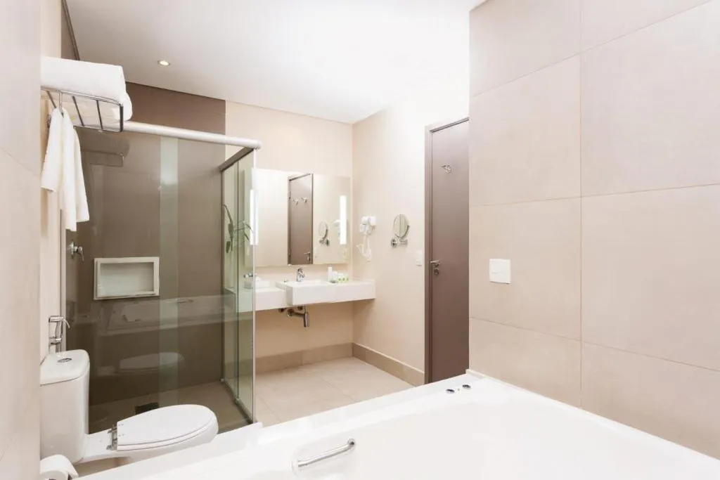 Bath in Royal Palm Tower Anhanguera