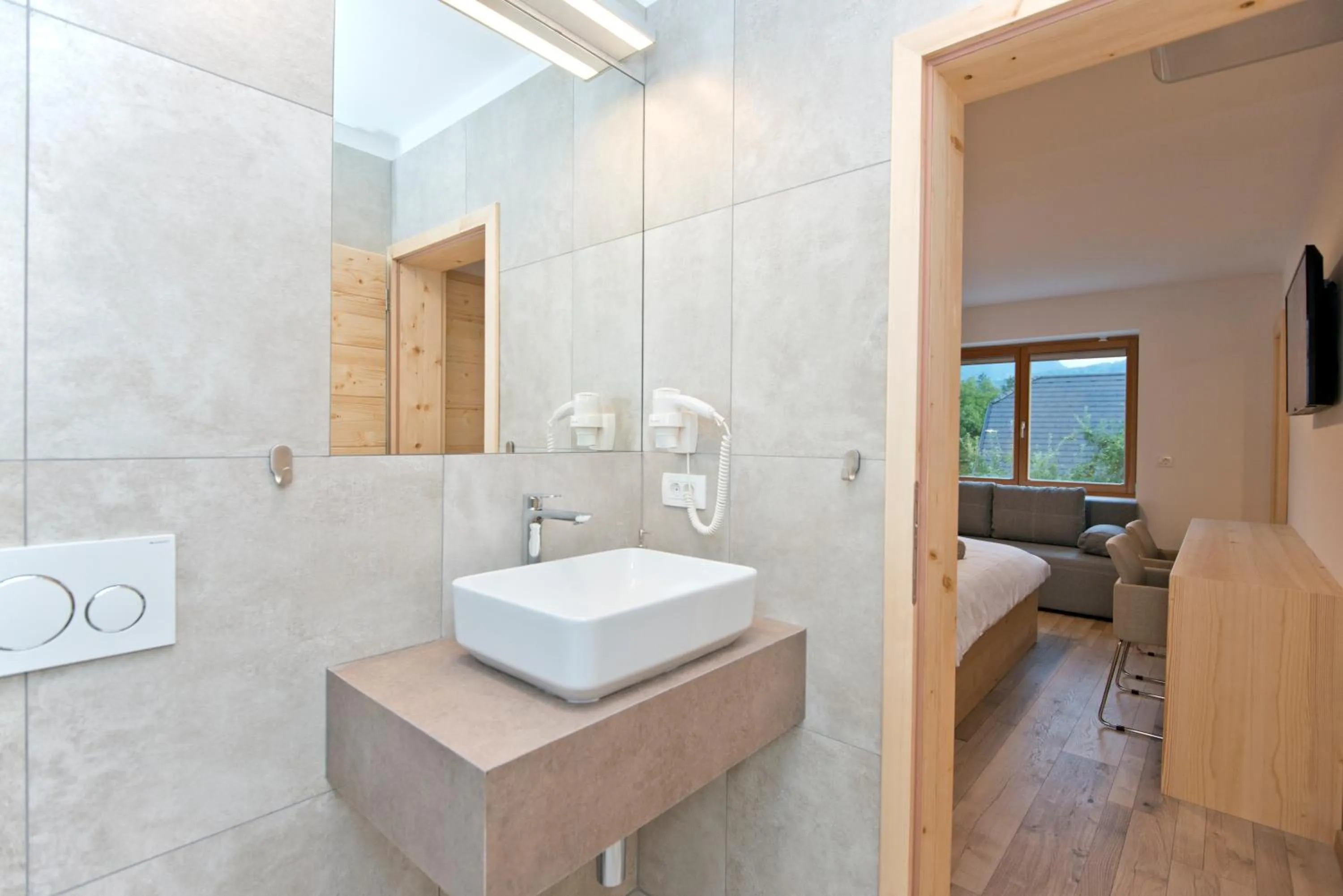 Shower in Vila Alpina